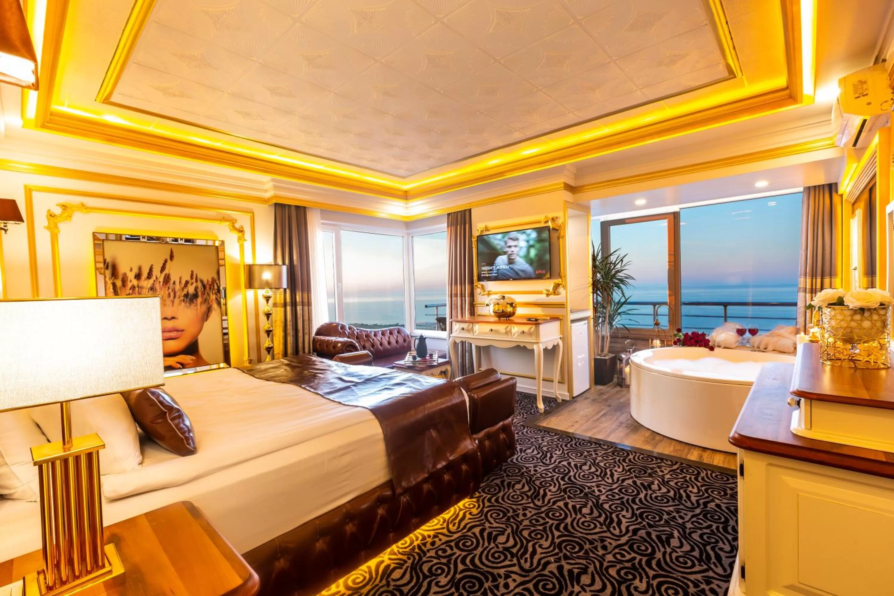 Communal lounge/ TV room, Bed in Andalouse Otel