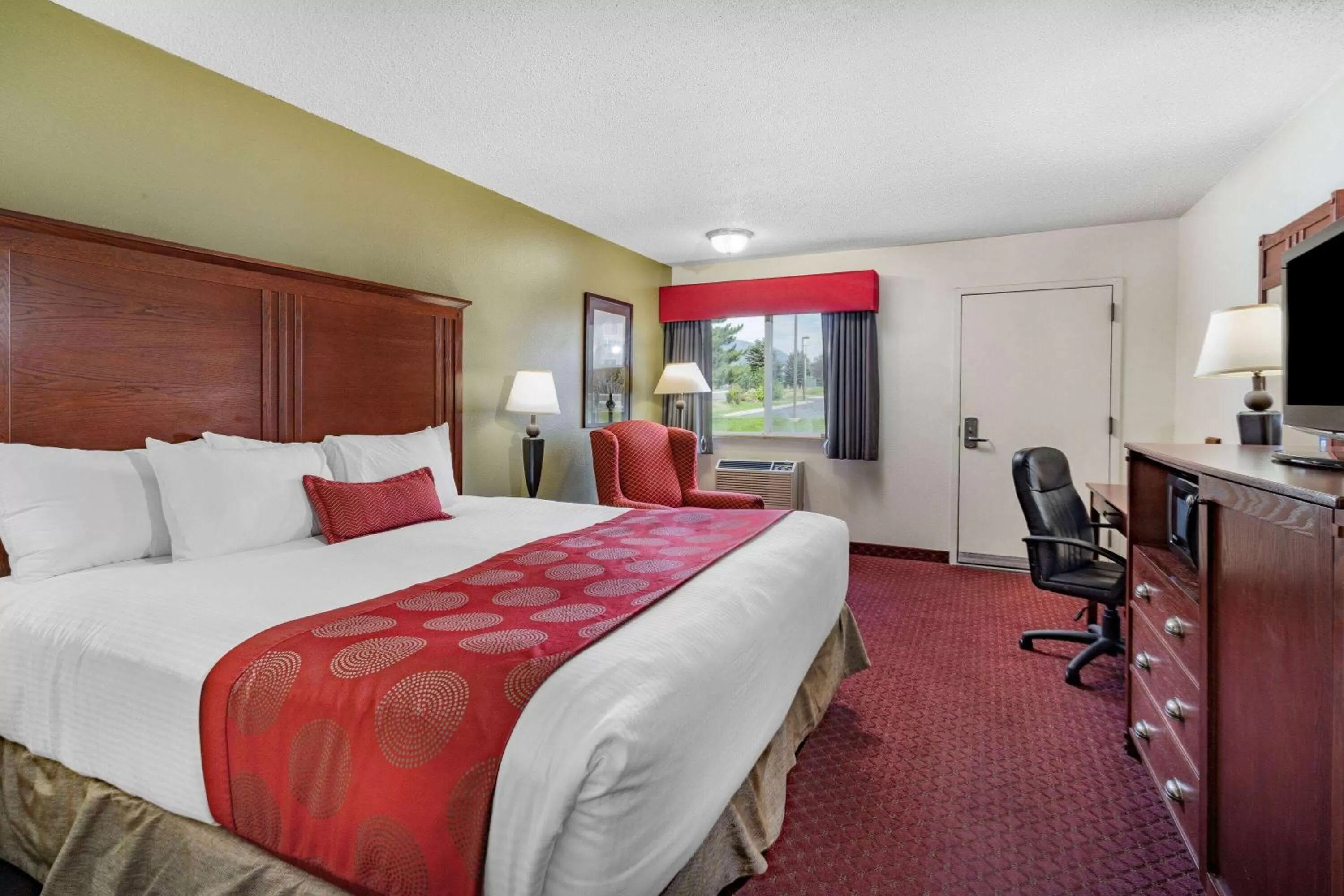 Photo of the whole room, Bed in Baymont by Wyndham Bozeman