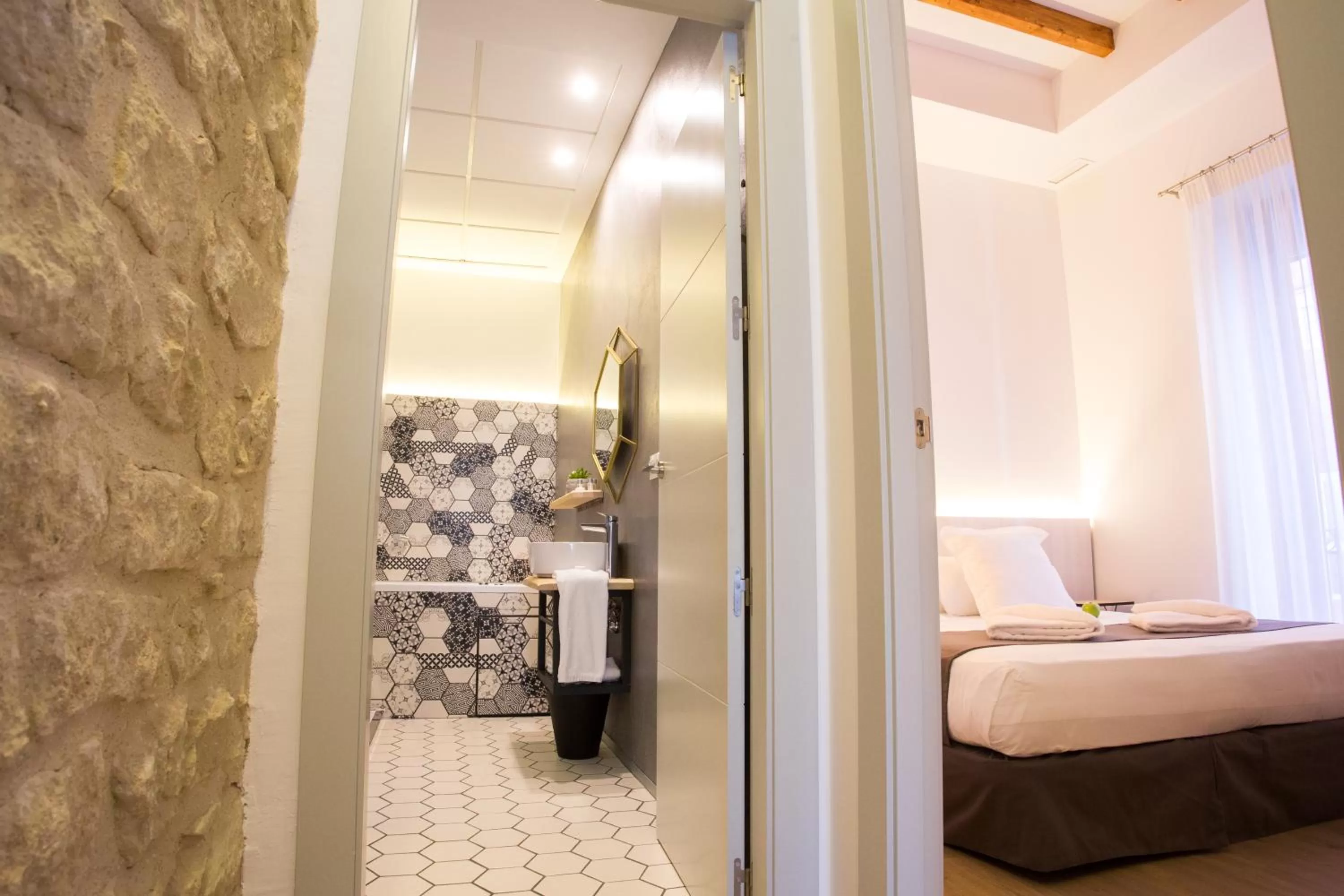 Toilet, Bed in S30 Reina Victoria