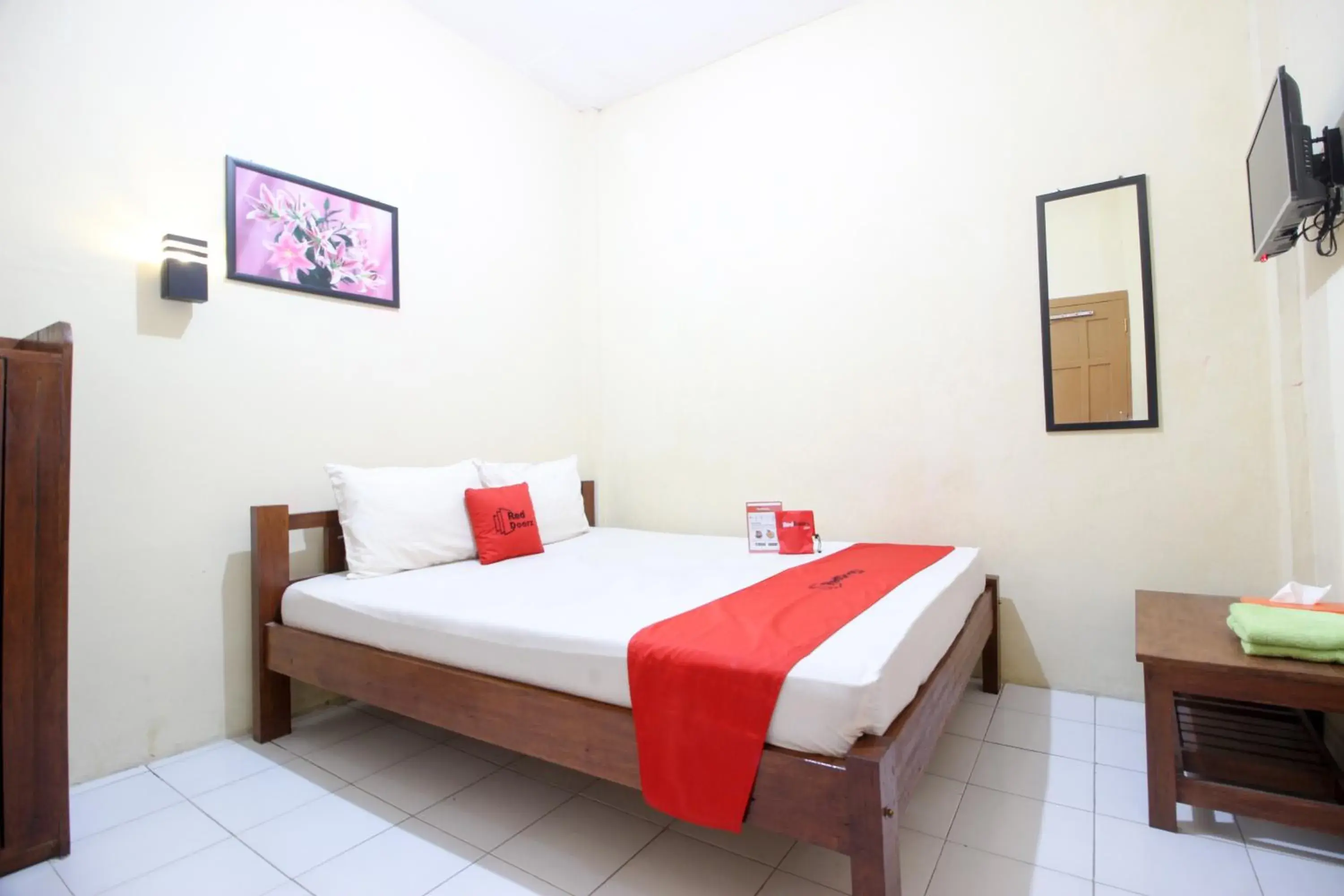 Bedroom, Bed in RedDoorz @ Jalan Parangtritis Bedroom, Bed in RedDoorz @ Jalan Parangtritis