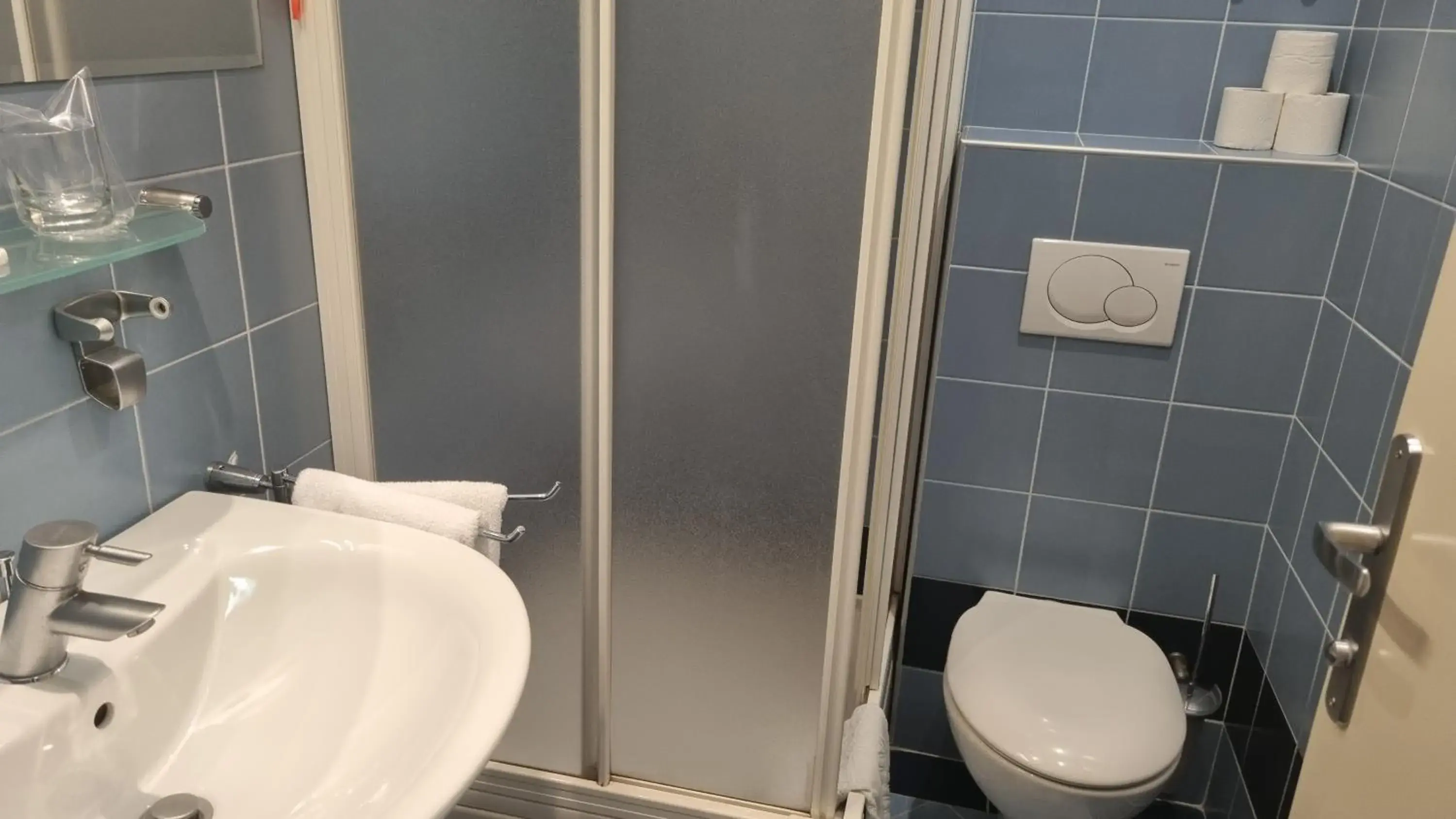 Shower, Bathroom in Hotel Tomislavov Dom