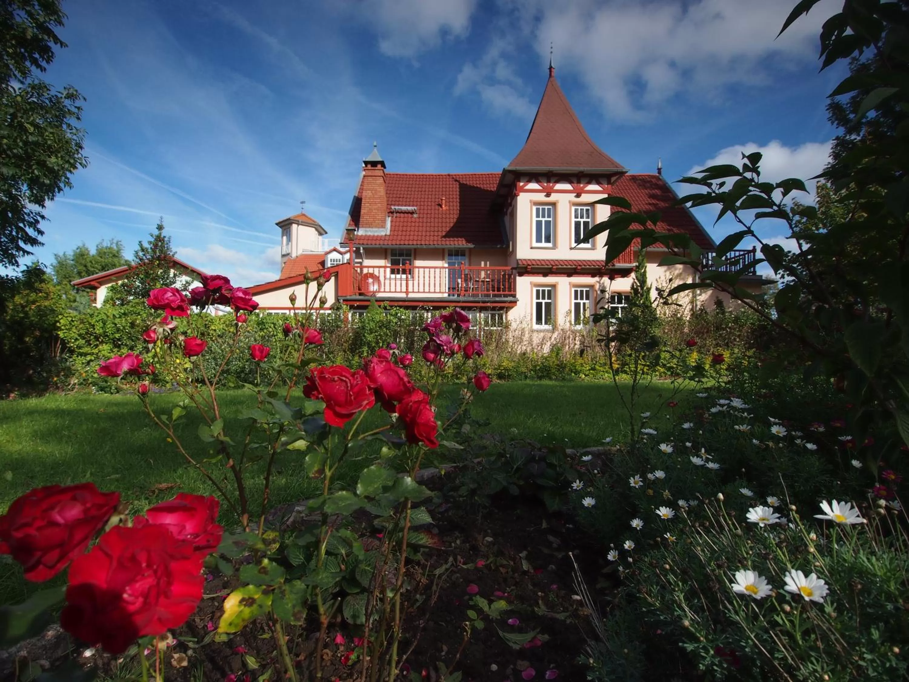 Facade/entrance, Property Building in Weißt Du noch - Gästehäuser & Suiten