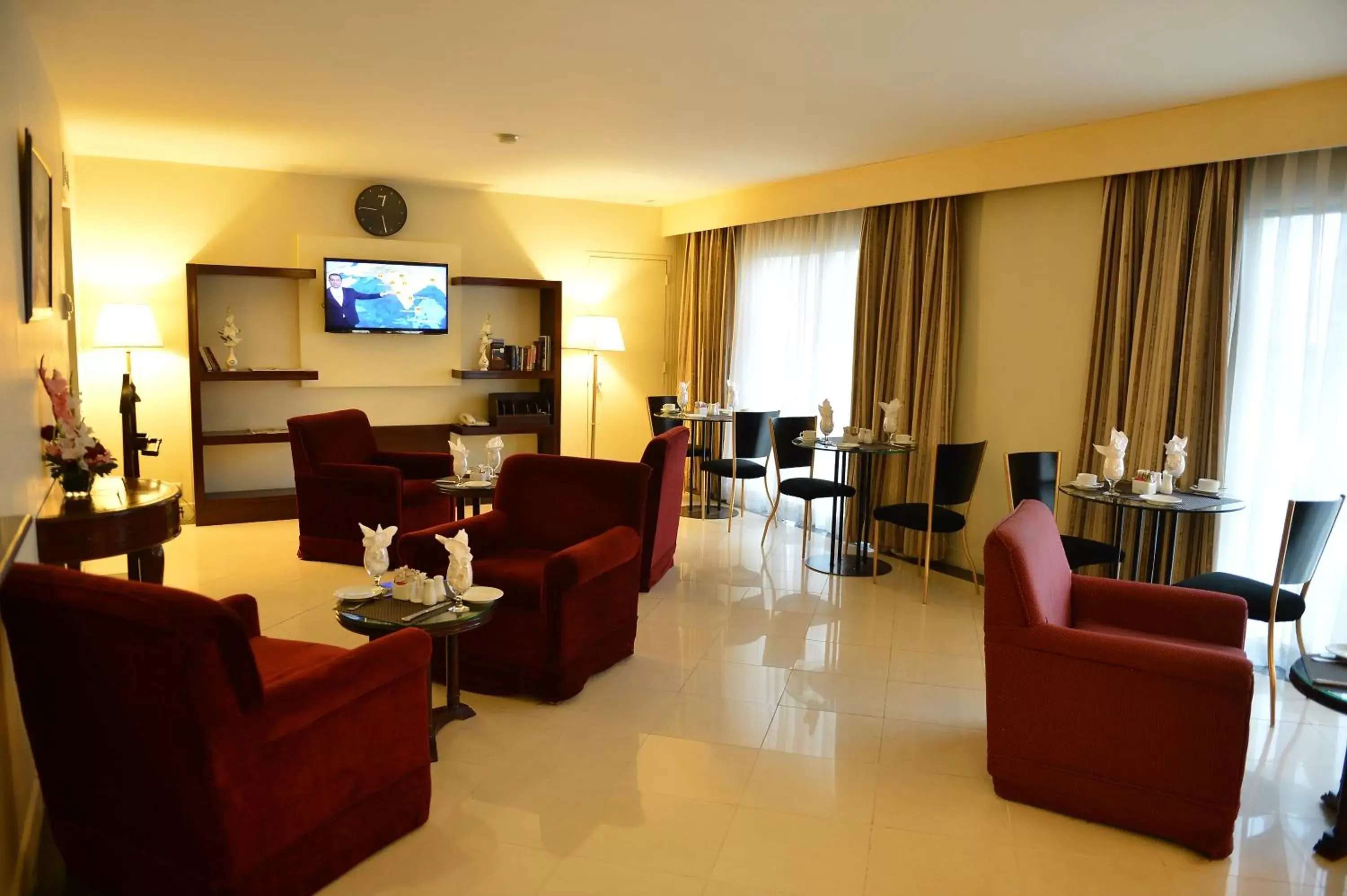 Lounge or bar, Seating Area in Pearl Continental Hotel, Rawalpindi