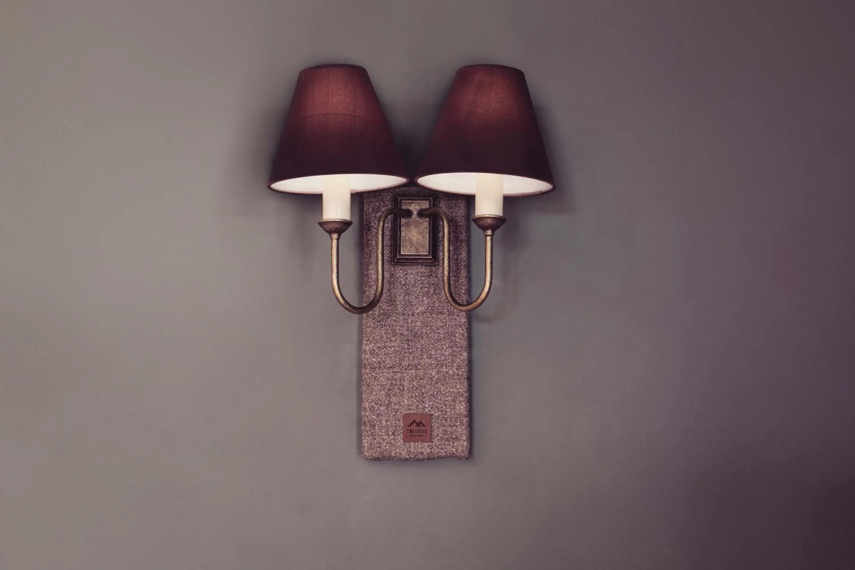 Logo/Certificate/Sign in Tweedies Bar and Lodge