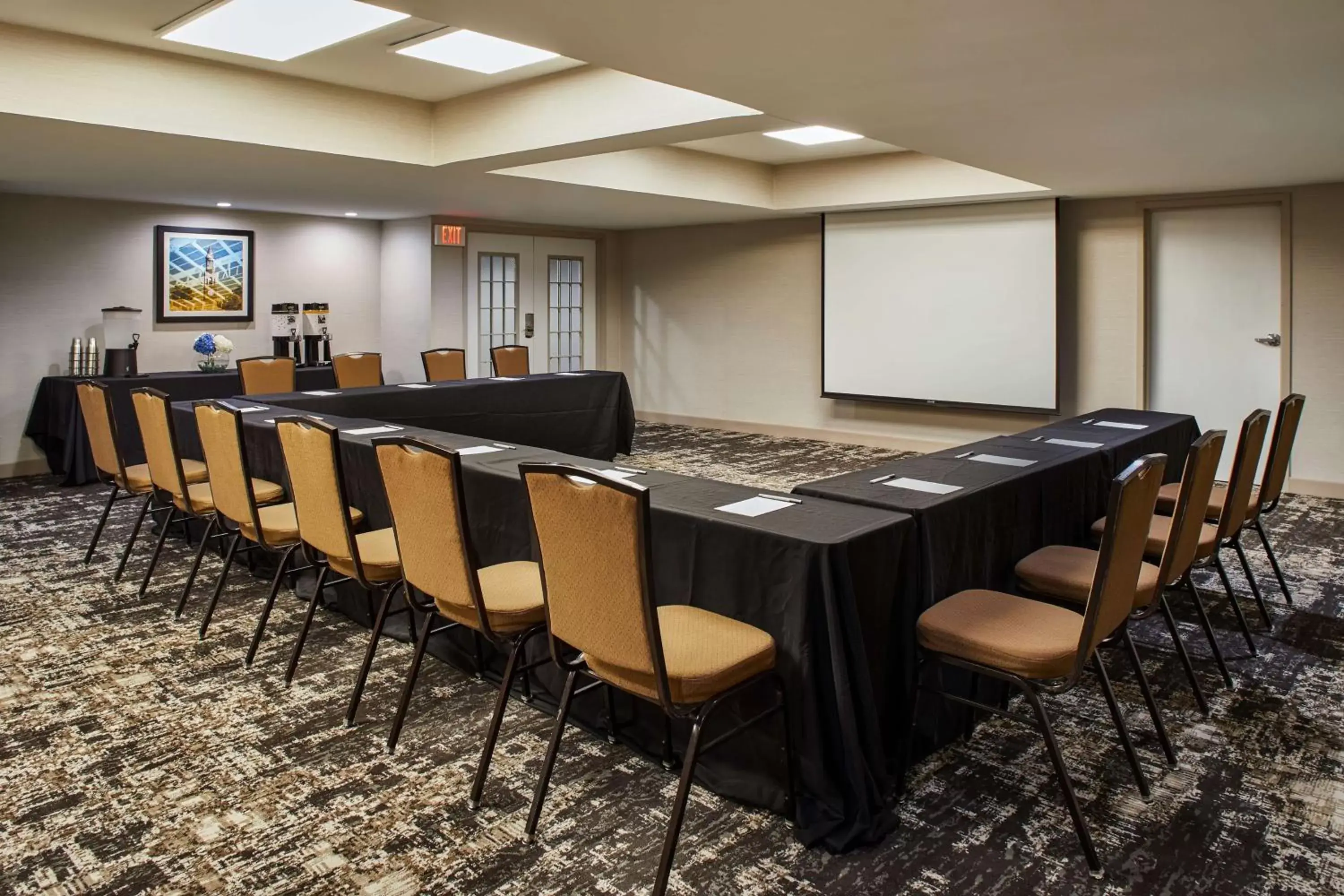 Meeting/conference room in Hampton Inn & Suites Chapel Hill/Durham