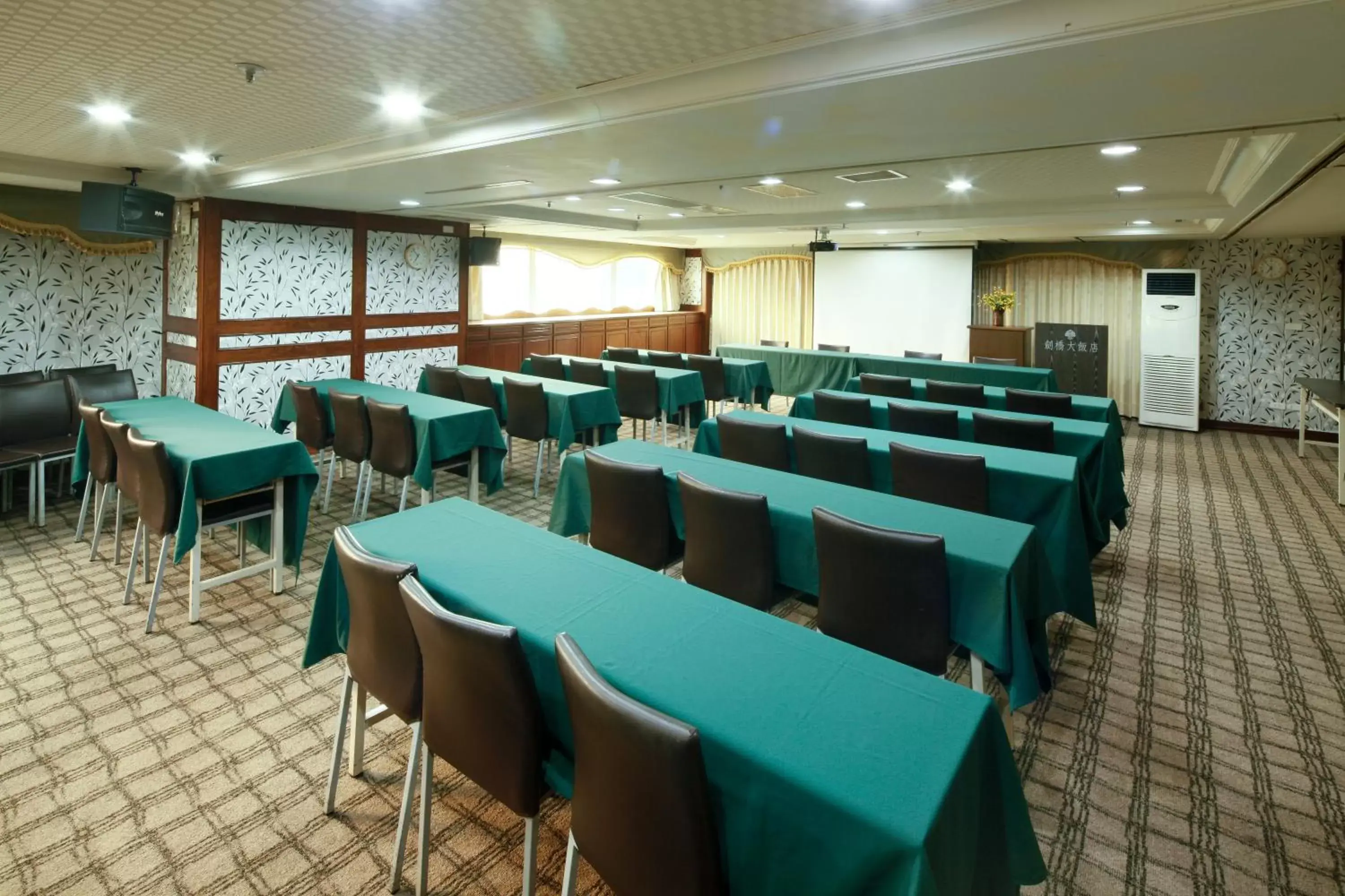 Meeting/conference room in Cambridge Tainan Hotel
