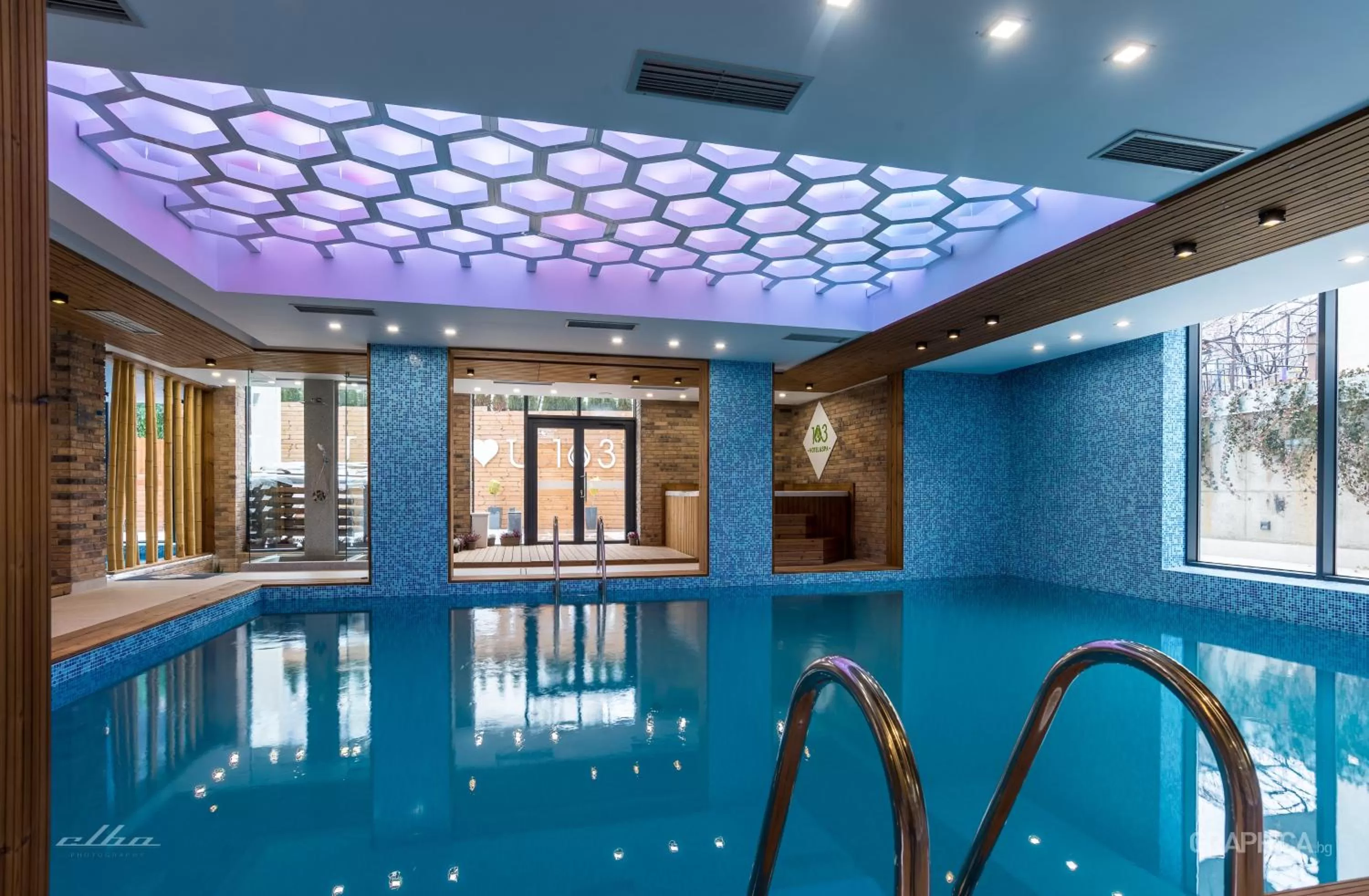 Swimming pool in 103 Degrees Hotel & Spa