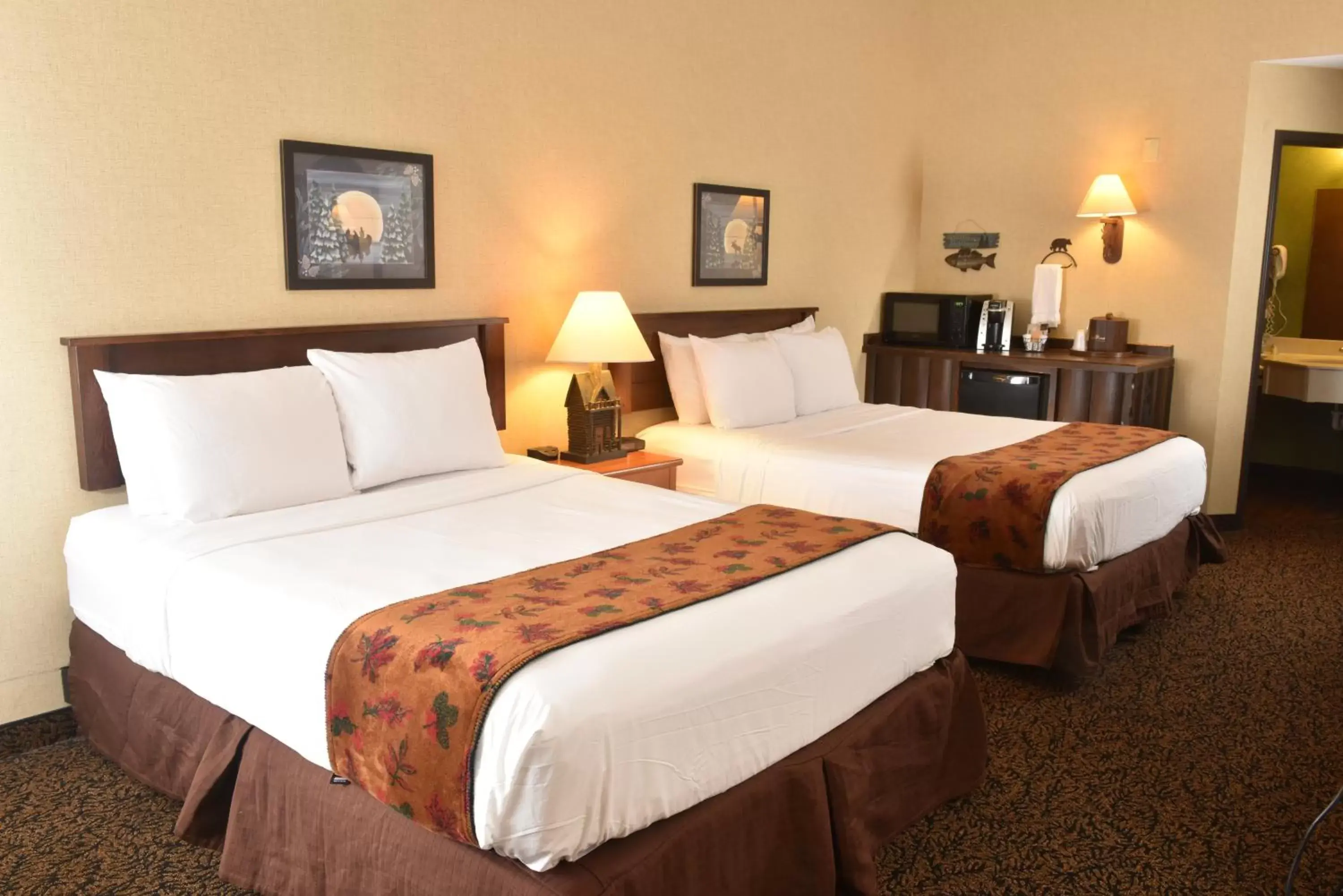 Bed in Cedar Creek Hotel Wausau - Rothschild Bed in Cedar Creek Hotel Wausau - Rothschild