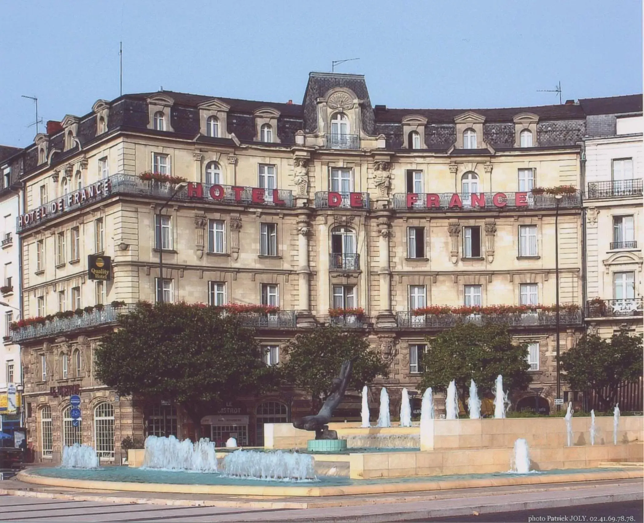 Facade/entrance, Property Building in Hôtel De France