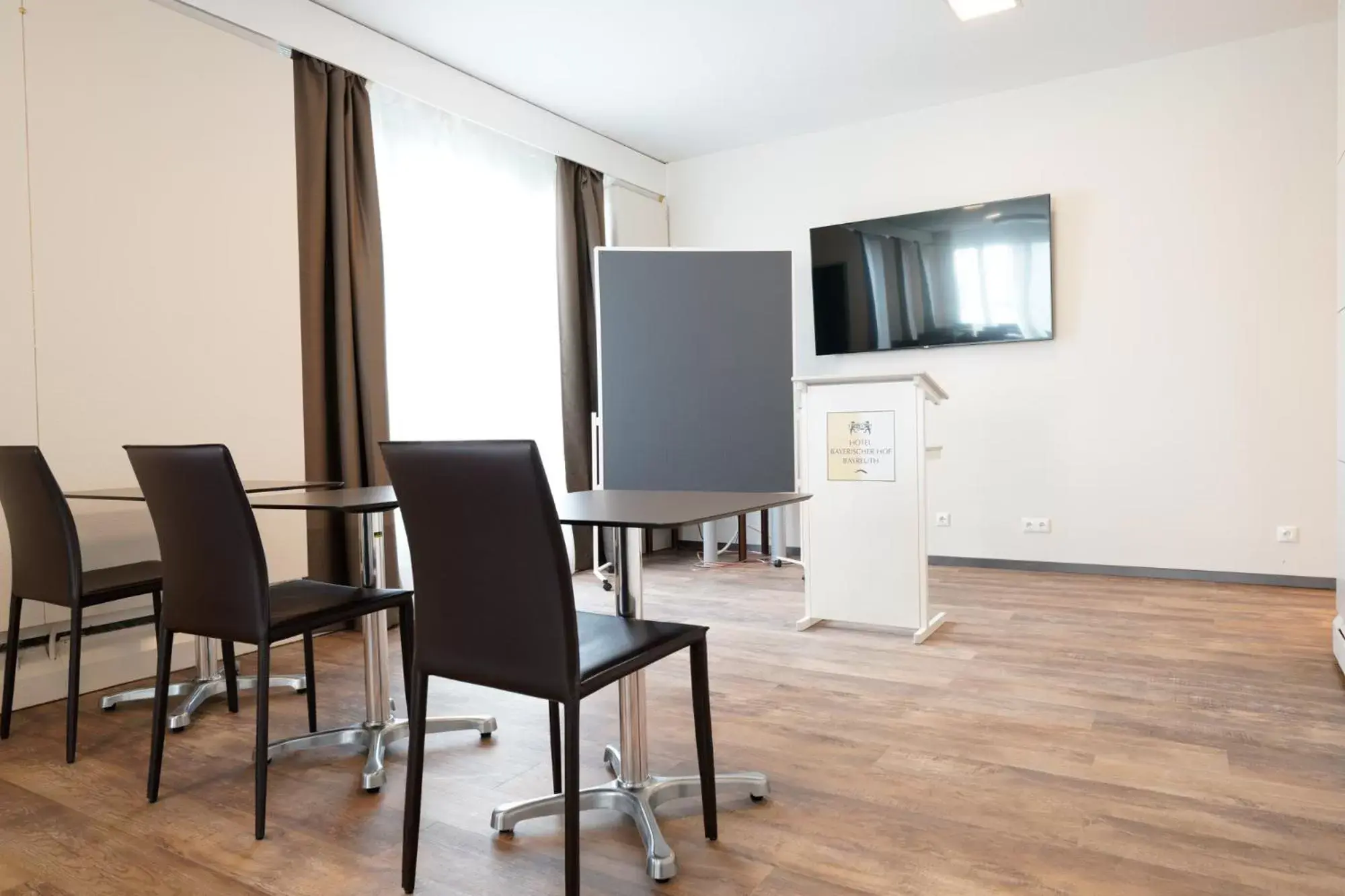 Meeting/conference room, TV/Entertainment Center in Hotel Bayerischer Hof