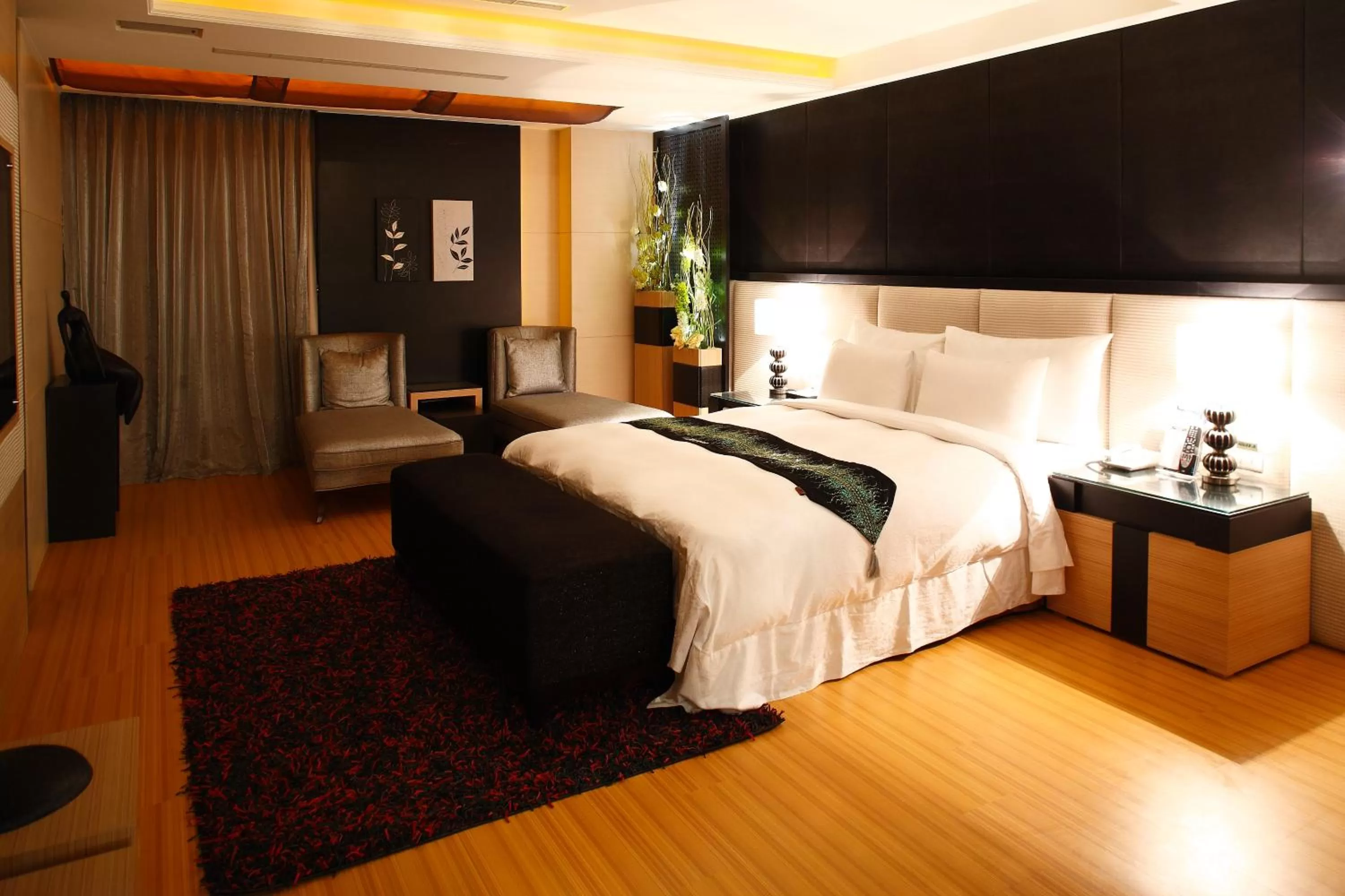 Photo of the whole room, Bed in Dryad Motel