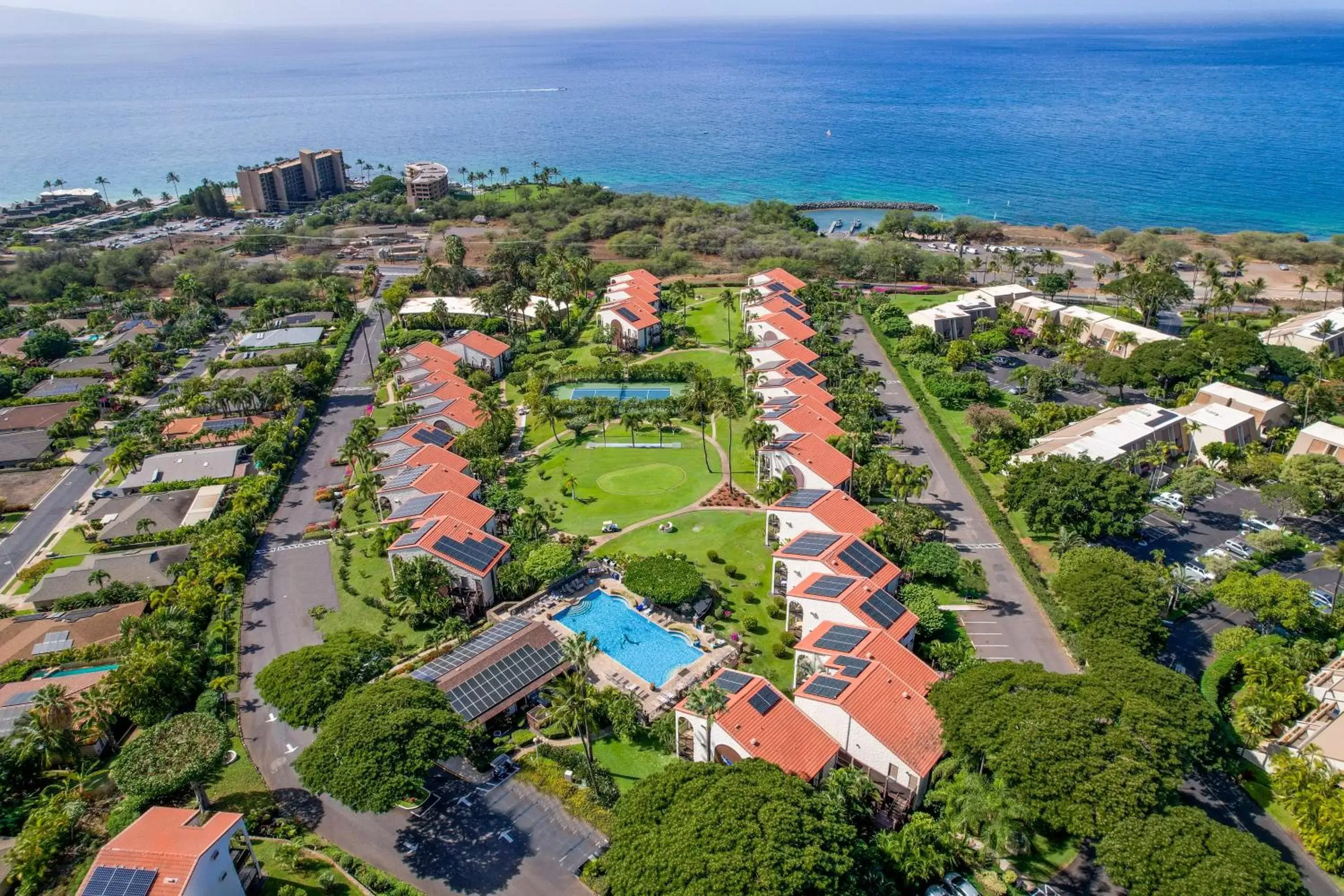 Property building, Bird's-eye View in Aston Maui Hill