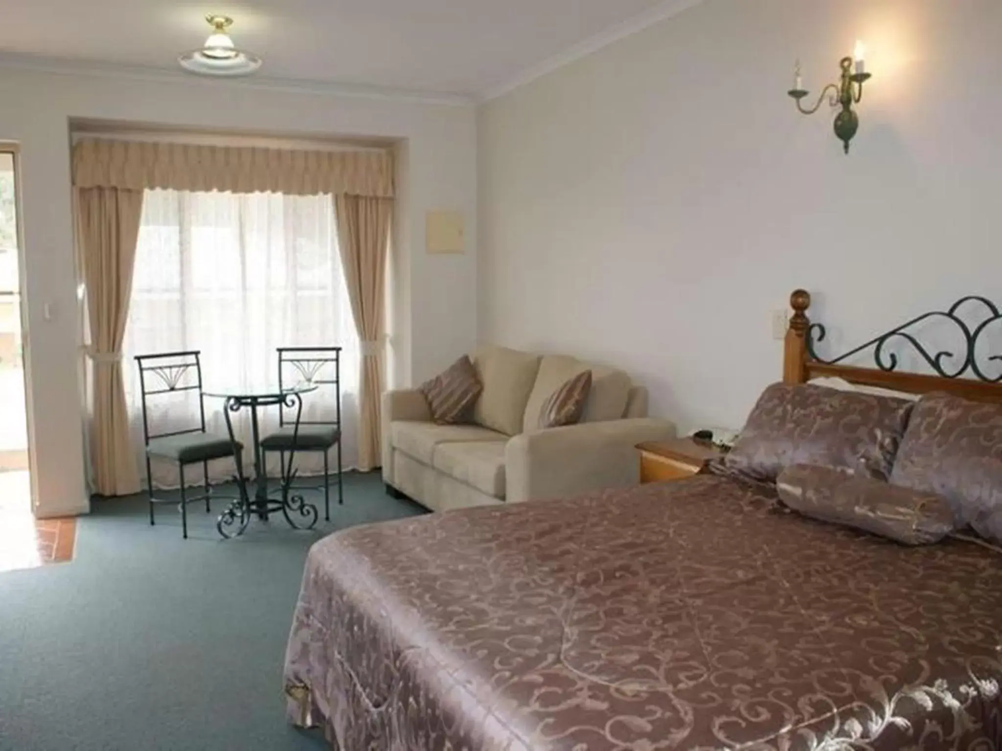 Executive Queen Room with Spa Bath in Nelsons of Bridgetown Executive Queen Room with Spa Bath in Nelsons of Bridgetown