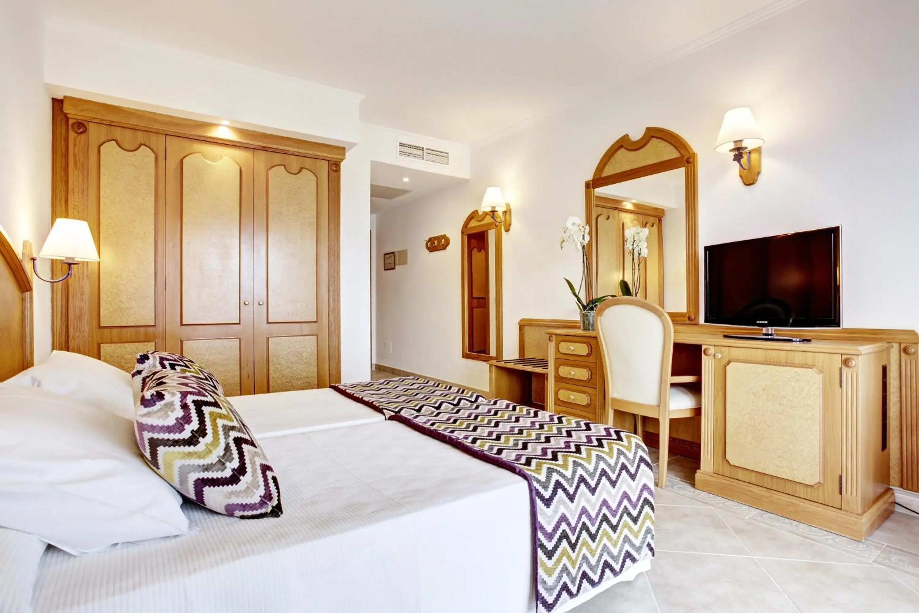 Bedroom, Bed in Grupotel Santa Eulària & Spa - Adults Only