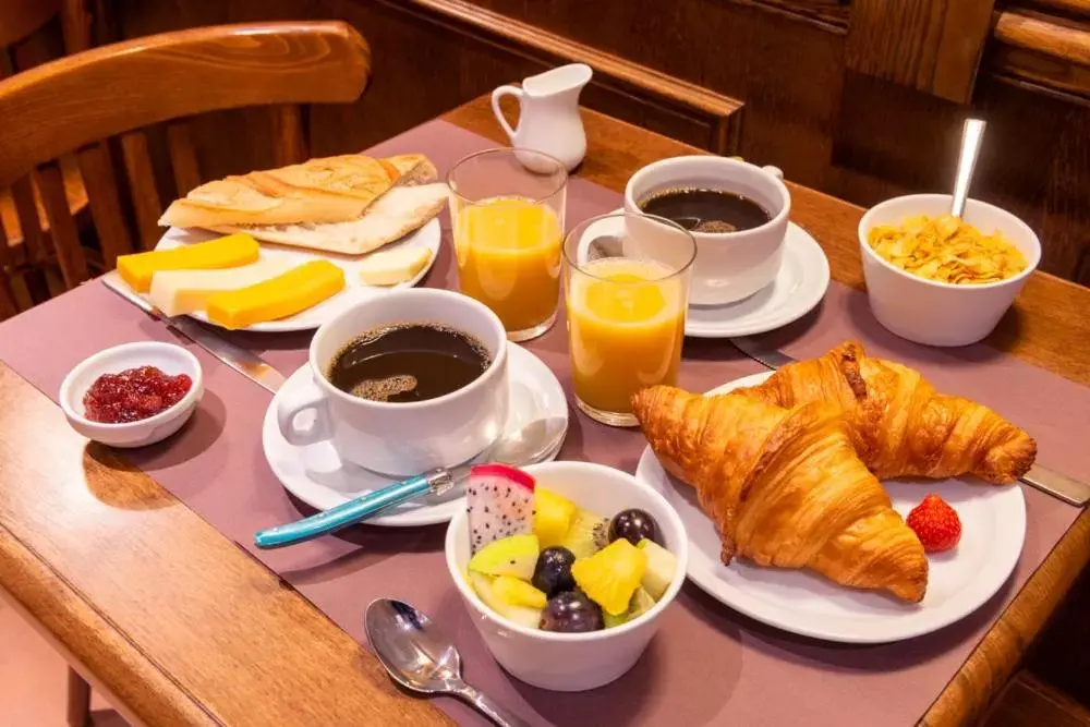 Breakfast in Central Hotel Paris