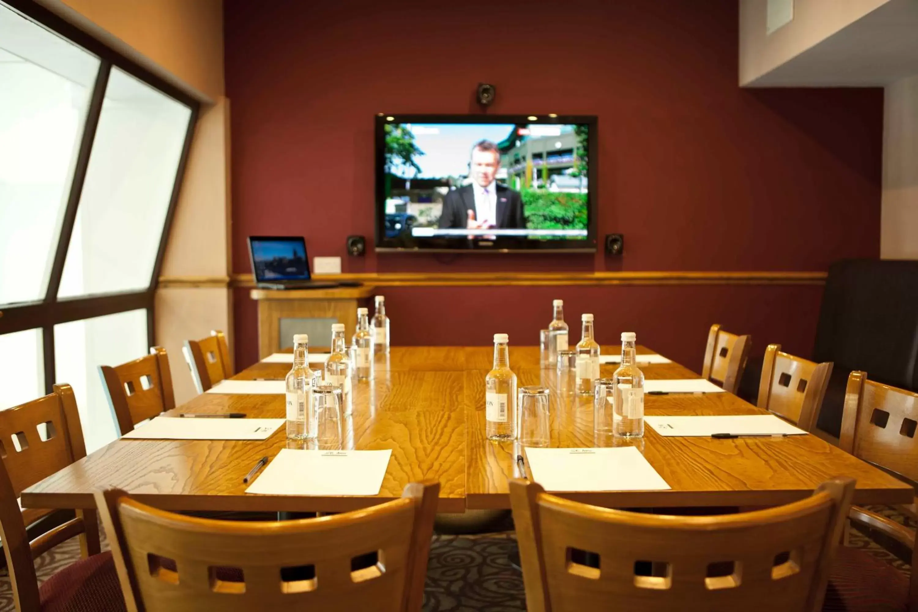 Meeting/conference room, Restaurant/Places to Eat in St Ives Hotel