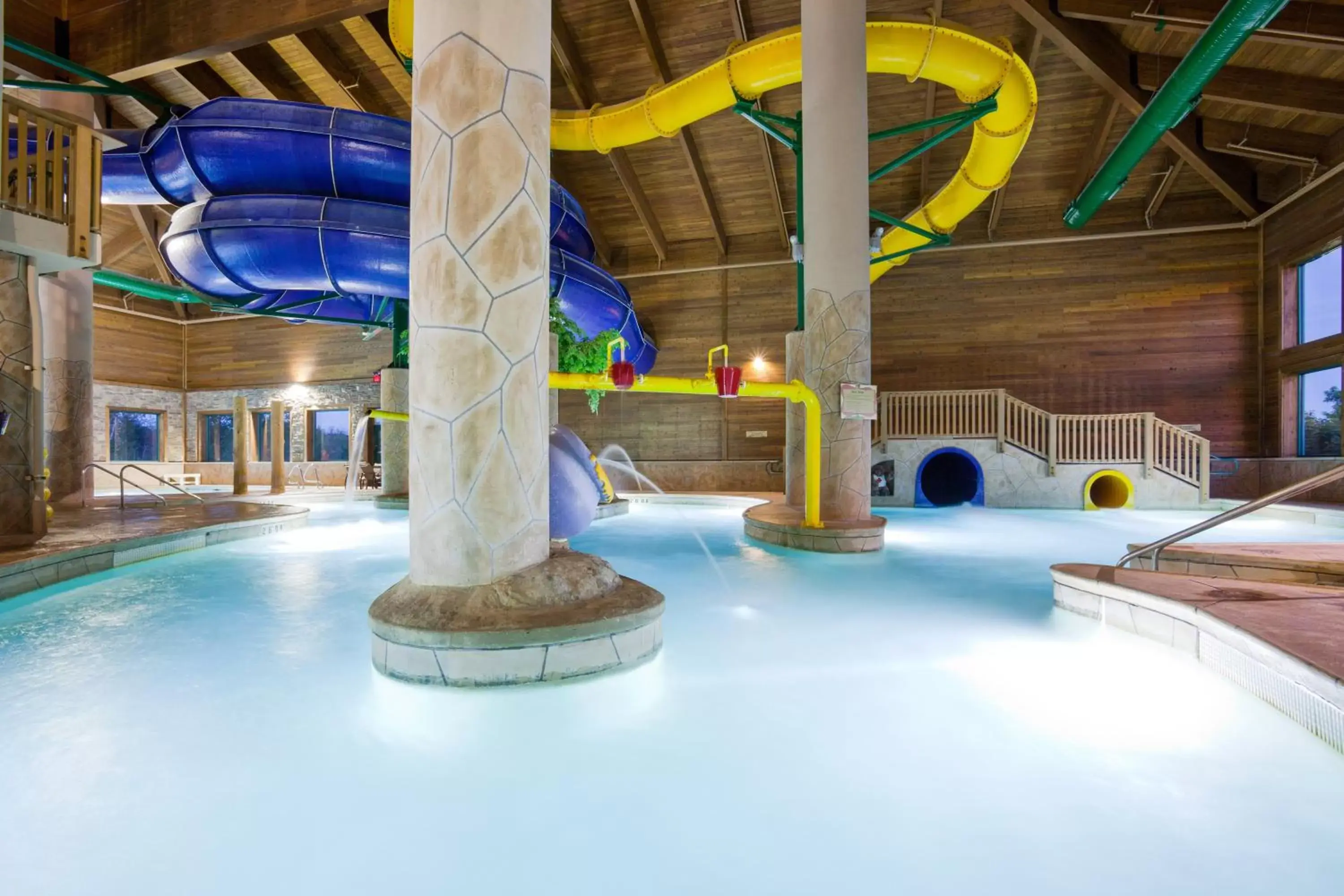 Lobby or reception, Water Park in Holiday Inn Express Hotel & Suites Brainerd-Baxter, an IHG Hotel