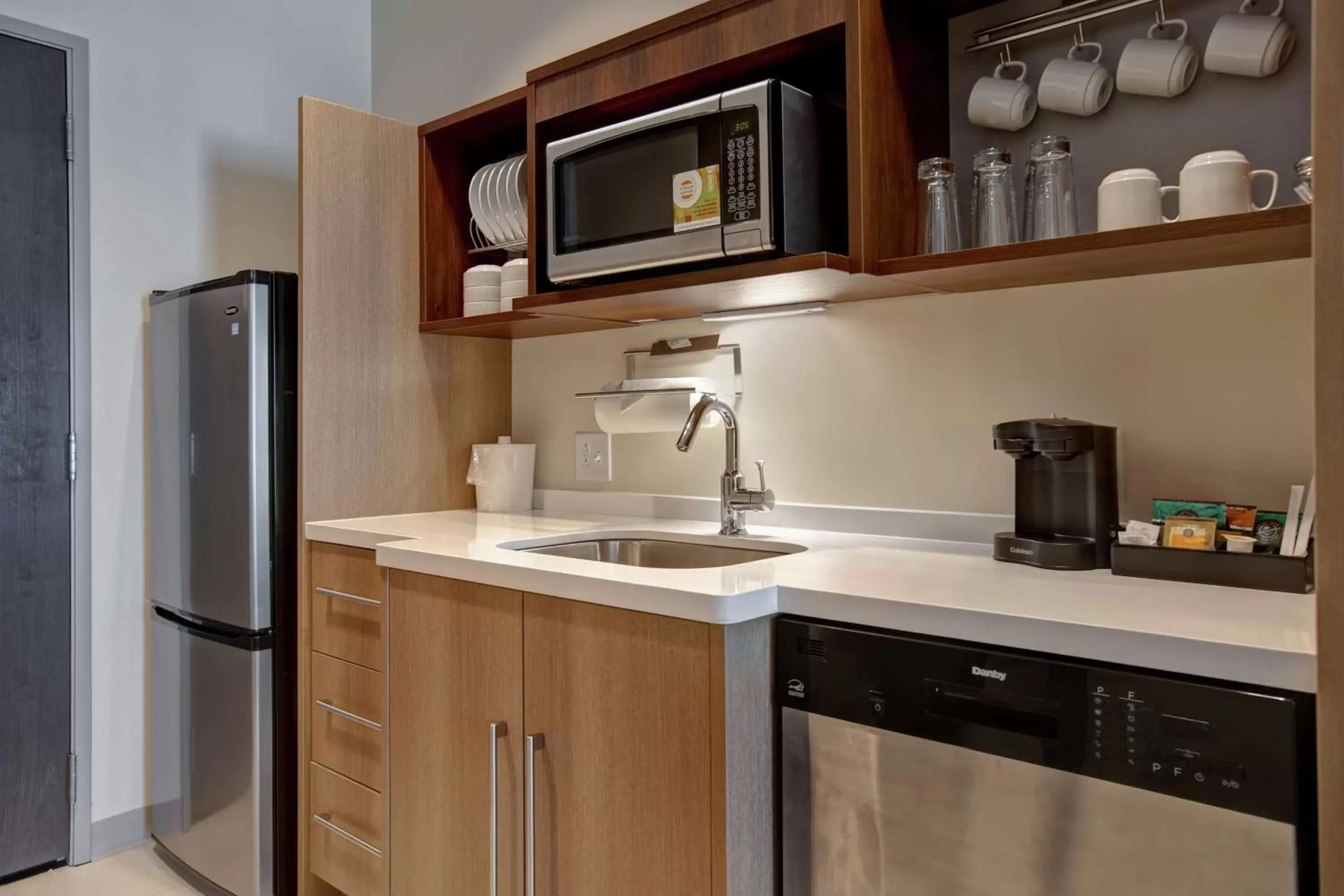 Kitchen or kitchenette, Kitchen/Kitchenette in Home2 Suites By Hilton Charlotte Uptown