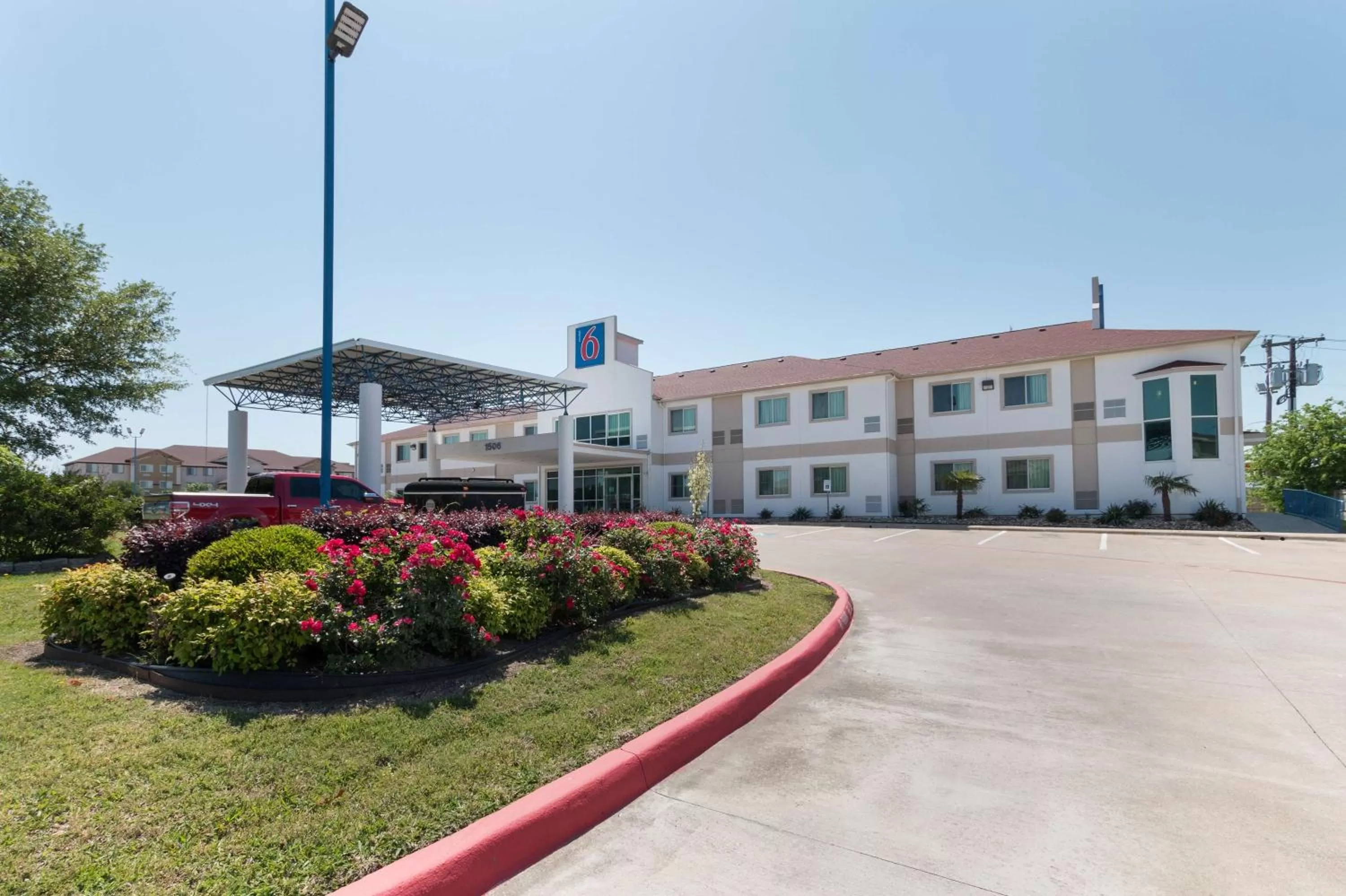 Property building in Motel 6-Hillsboro, TX