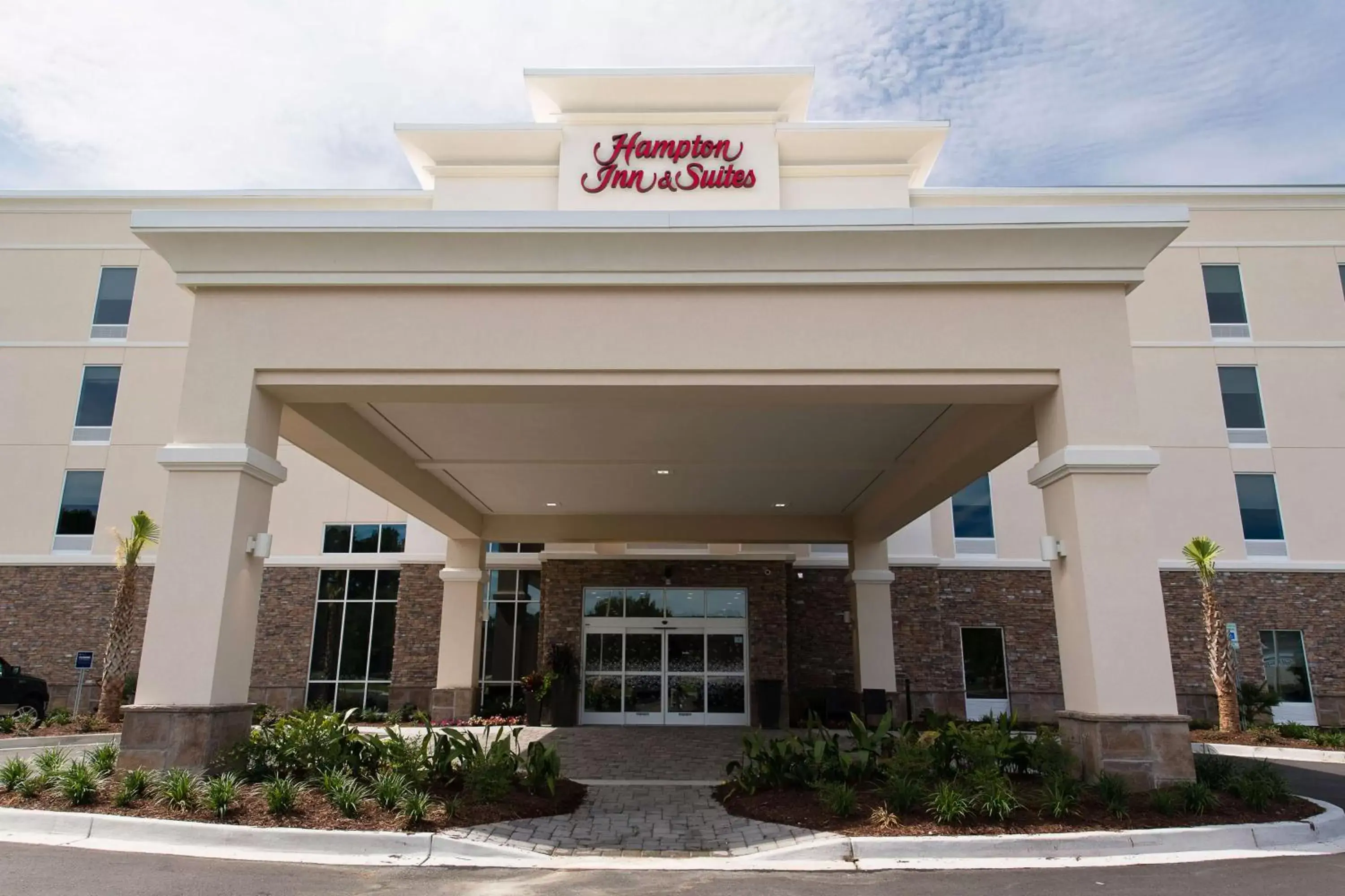 Property building in Hampton Inn and Suites Fayetteville, NC