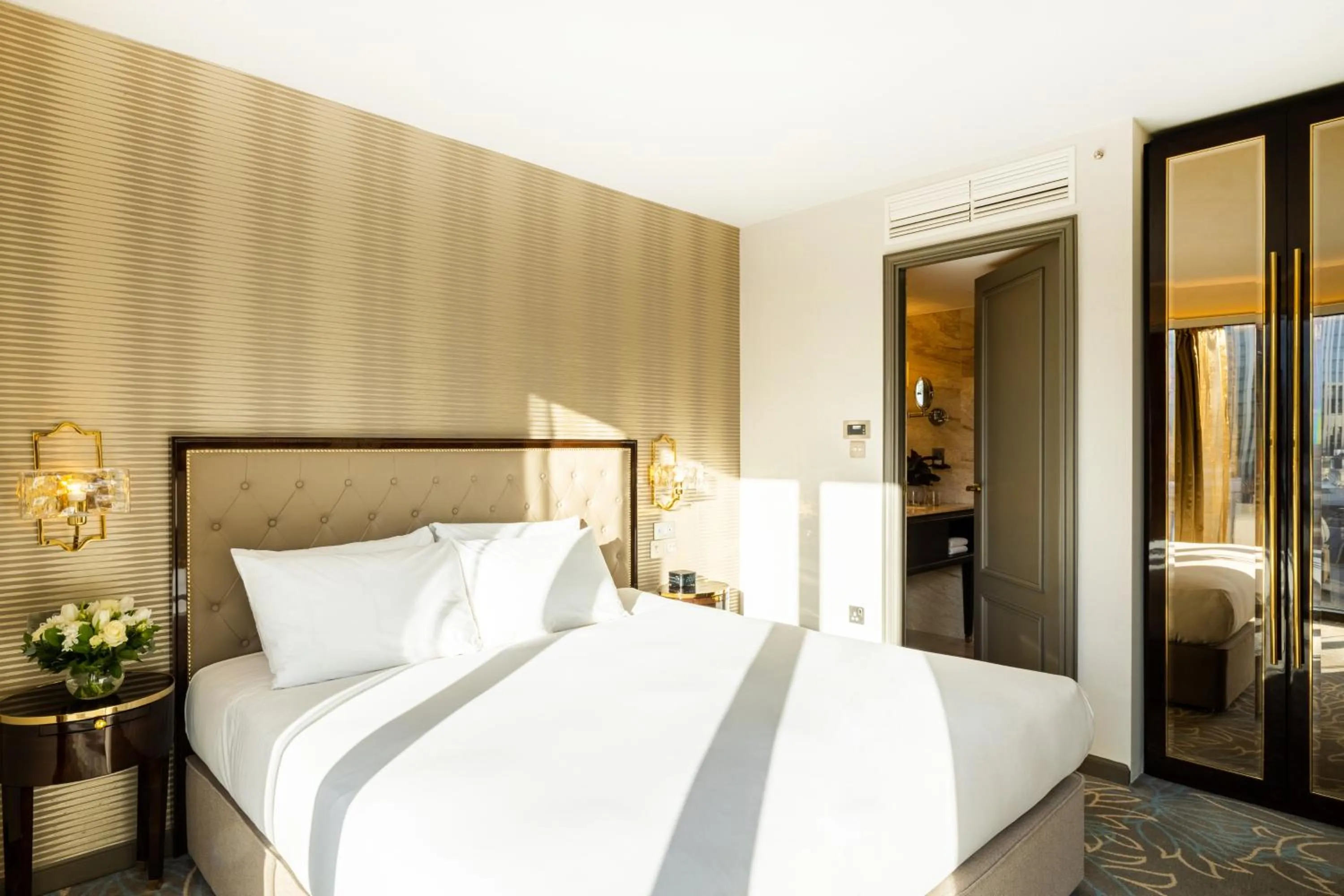 Bed in Hotel Saint London