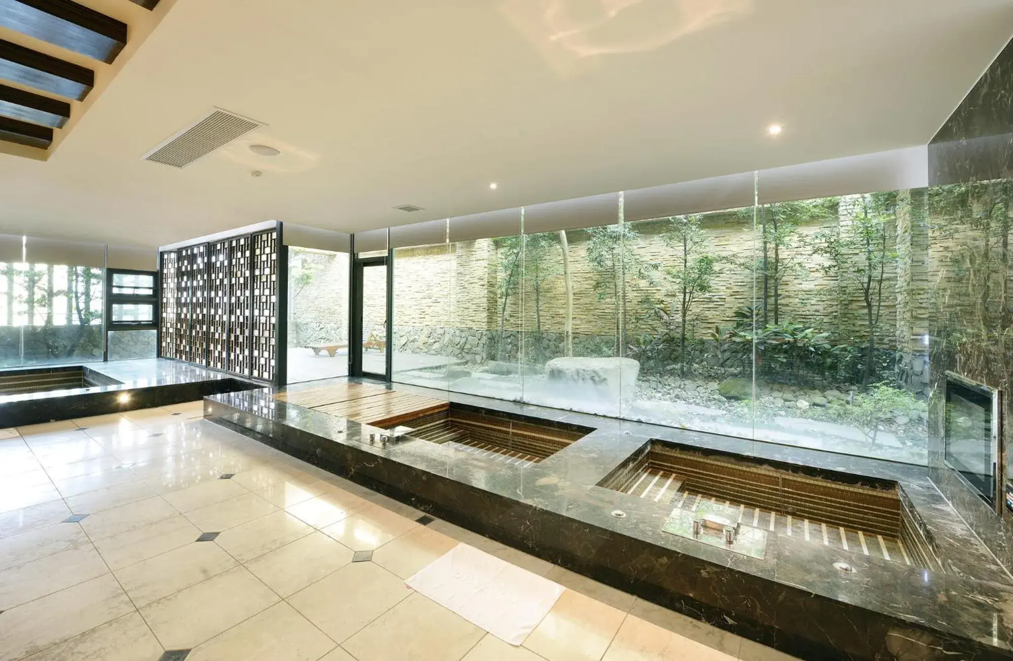 Bath, Swimming Pool in OHYA Boutique Motel-Linkou