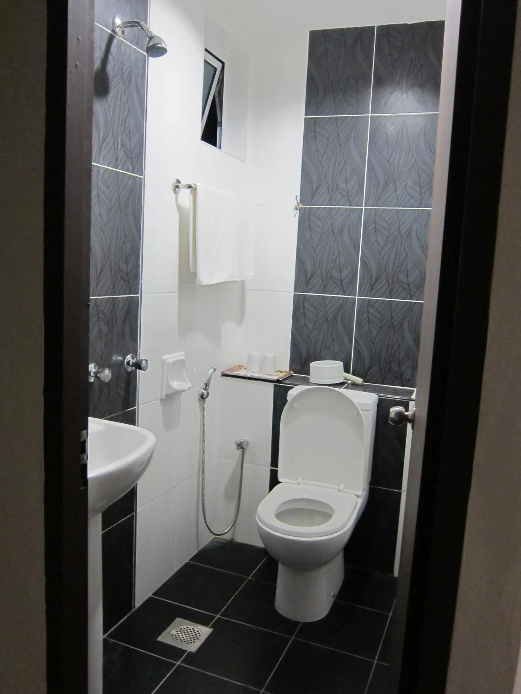 Bathroom in Oriental Inn