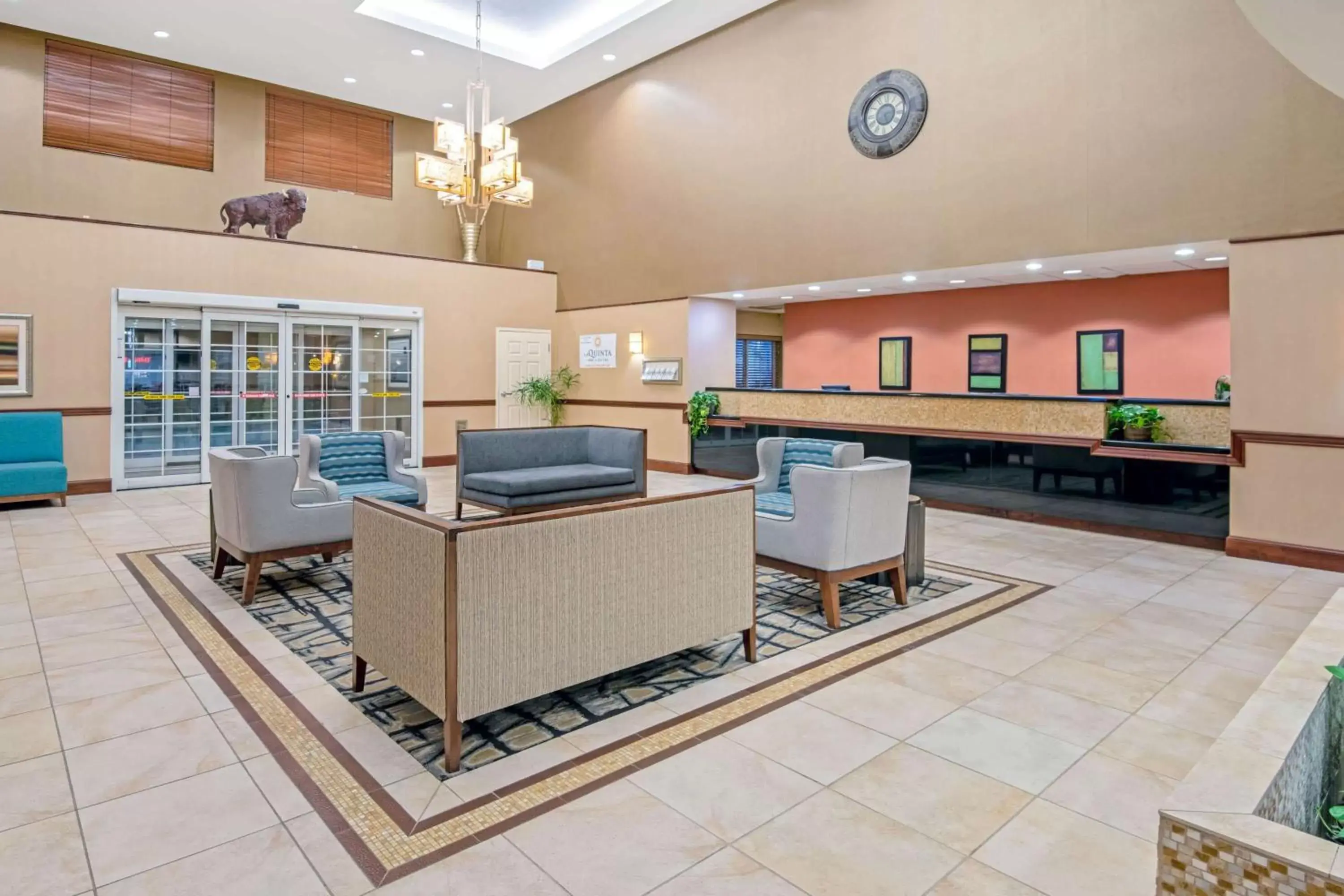 Lobby or reception, Seating Area in La Quinta by Wyndham Lawton / Fort Sill