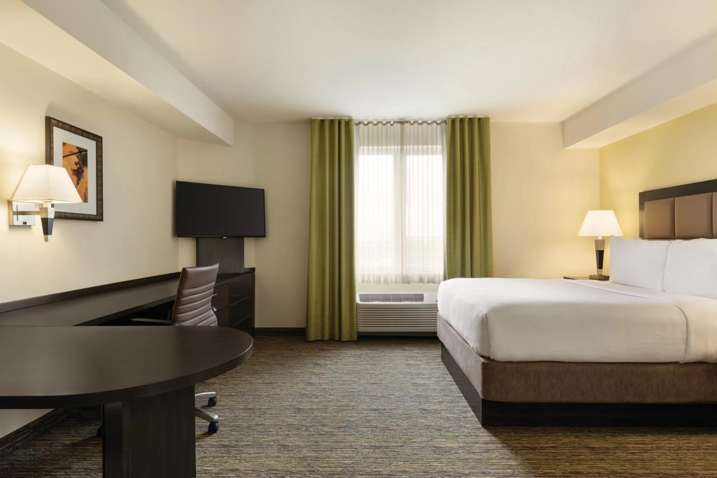 Photo of the whole room, Bed in Park Inn by Radisson, Calgary Airport North, AB