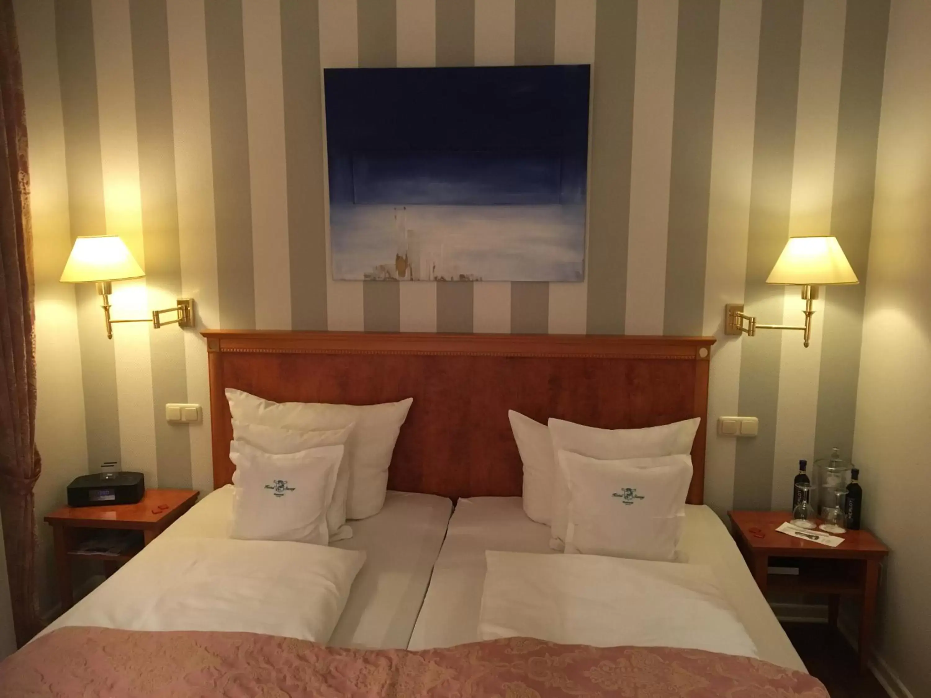 Photo of the whole room, Bed in Budget by Hotel Savoy Hannover Photo of the whole room, Bed in Budget by Hotel Savoy Hannover