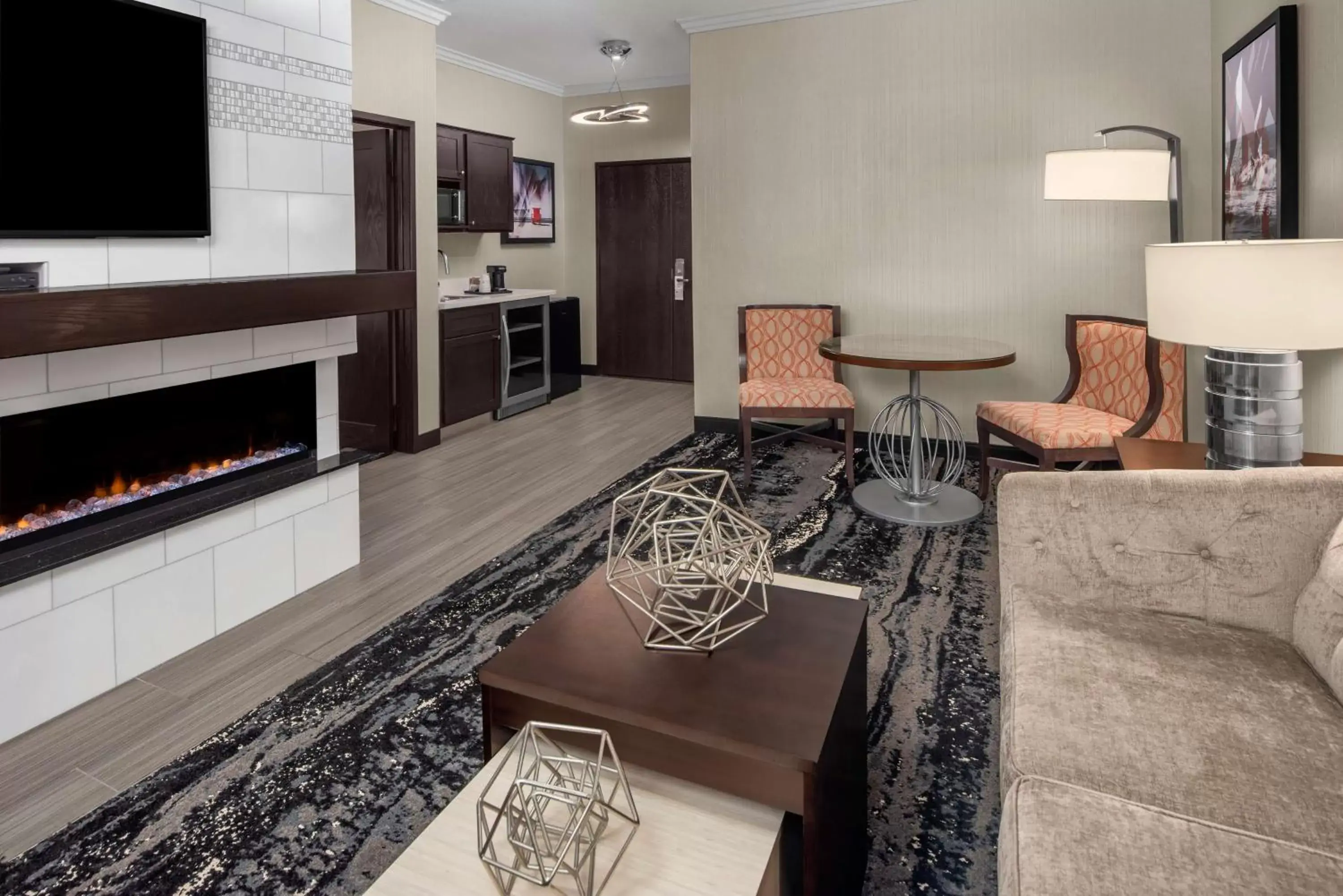 Photo of the whole room, Seating Area in Best Western Plus Redondo Beach Inn