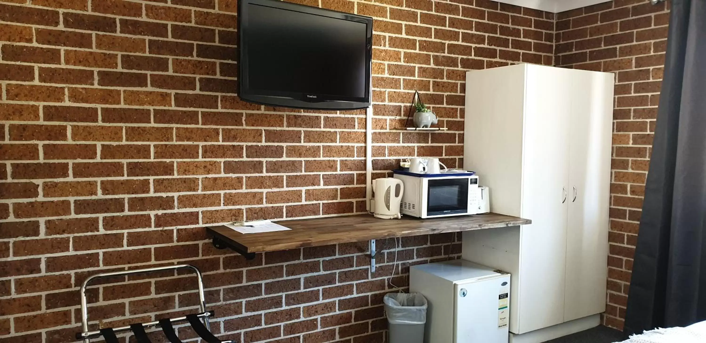 TV/Entertainment Center in Coffs Shearwater Motel