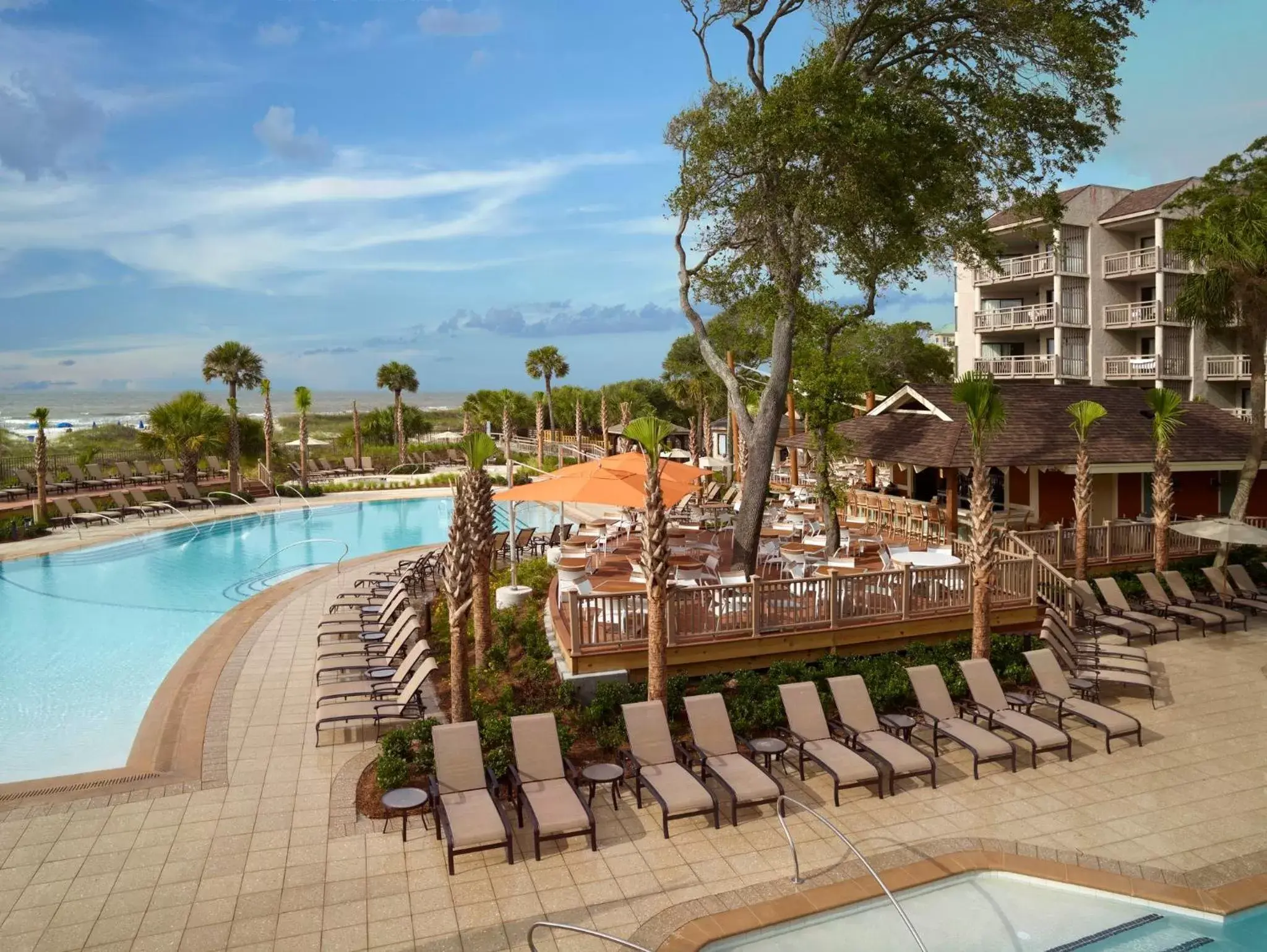 Lounge or bar, Swimming Pool in Omni Hilton Head Oceanfront Resort