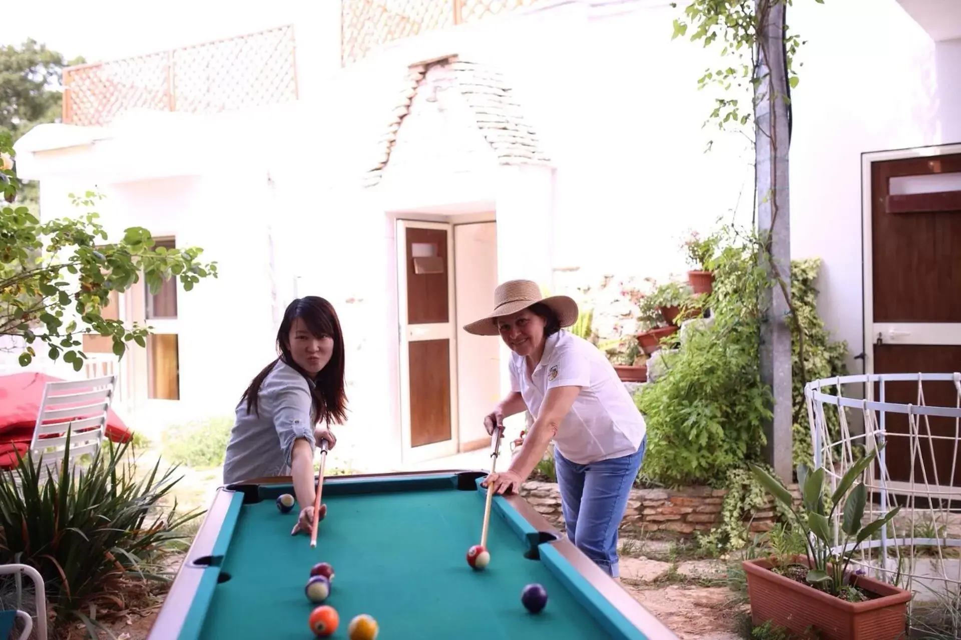 People, Billiards in La Cascata