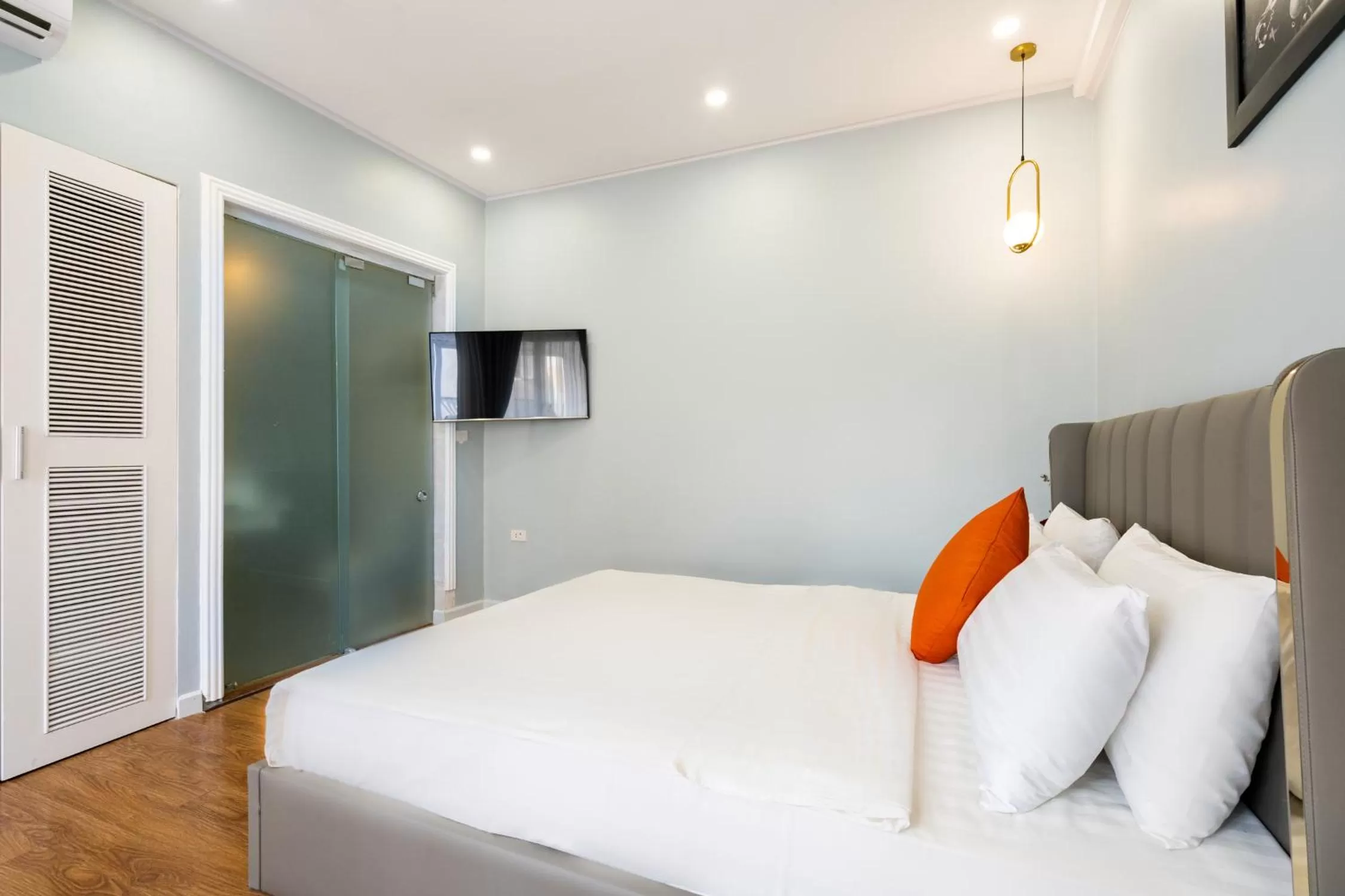 Bed in Hanoi Memory Legends Hotel