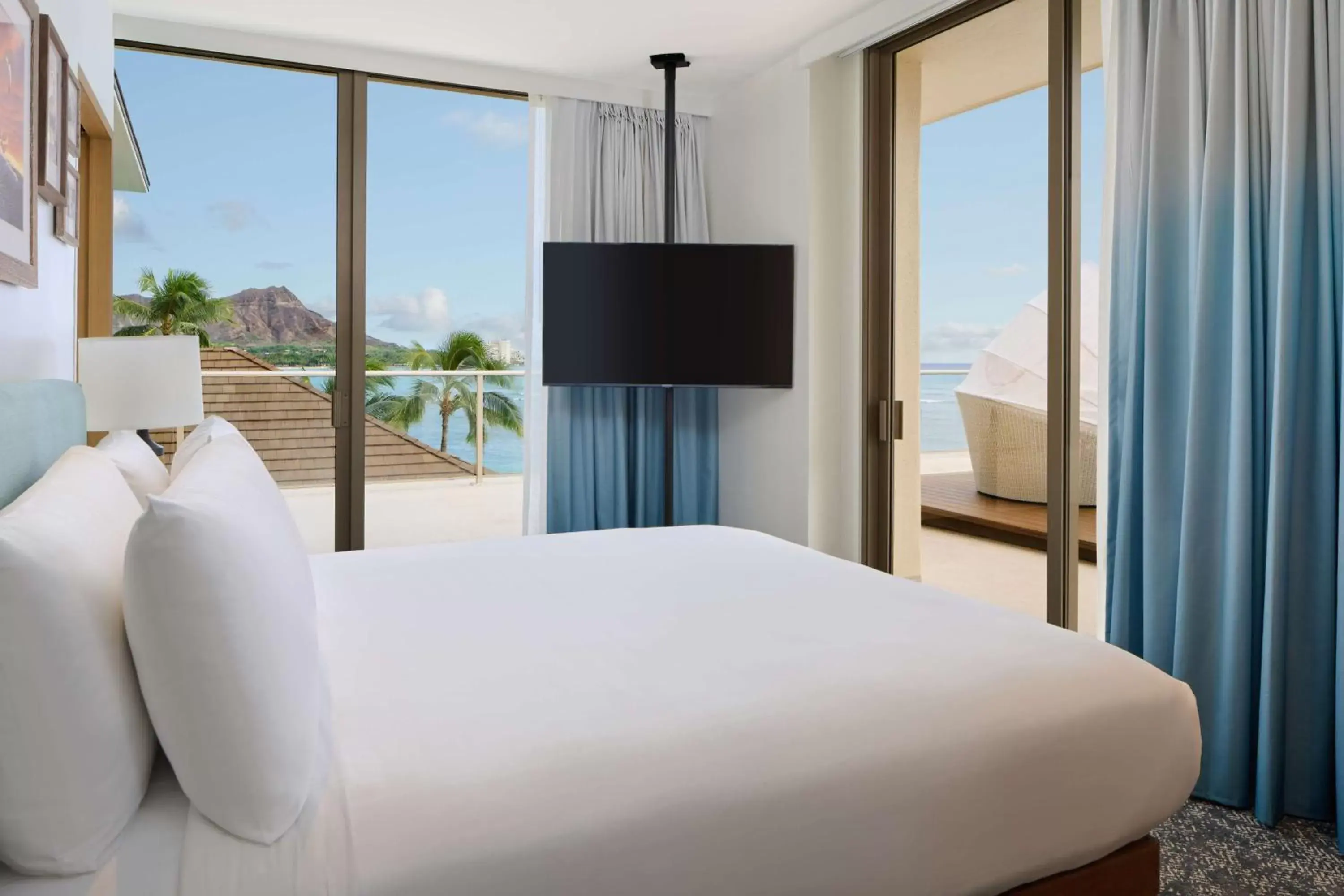 Photo of the whole room, Bed in OUTRIGGER Reef Waikiki Beach Resort