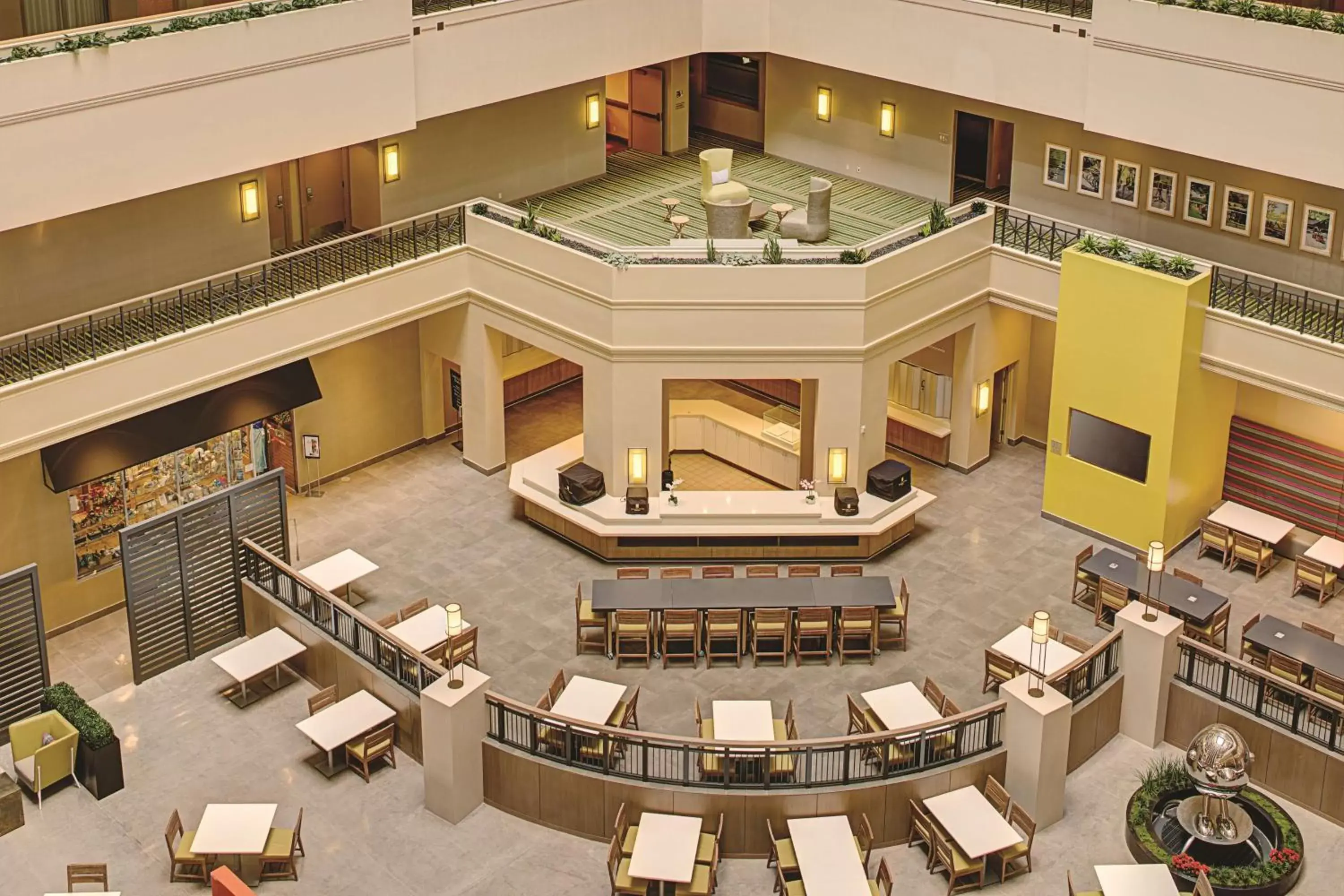 Lobby or reception in Embassy Suites by Hilton San Diego Bay Downtown