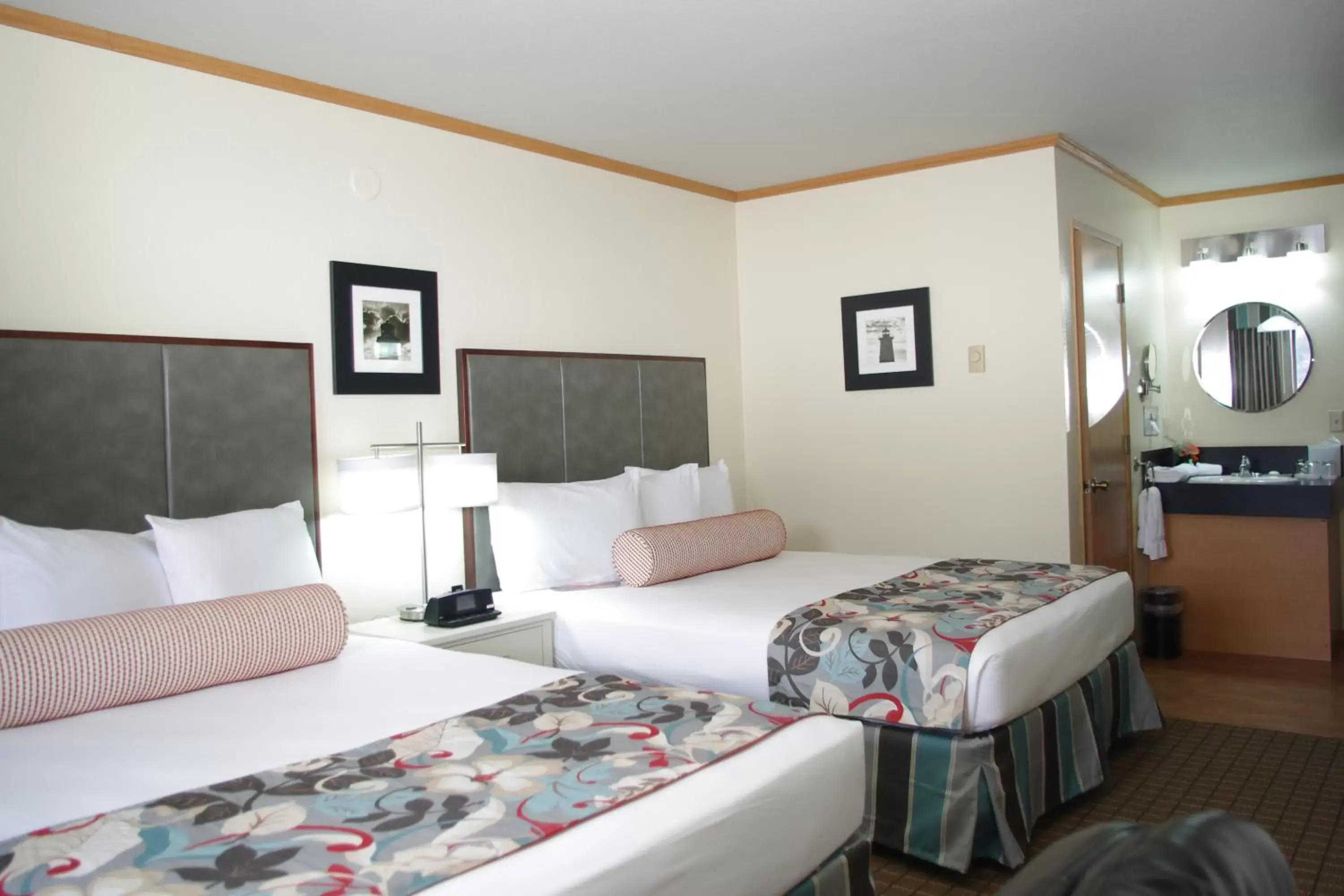 River View Deluxe Queen Room with Two Queen Beds in River House Inn