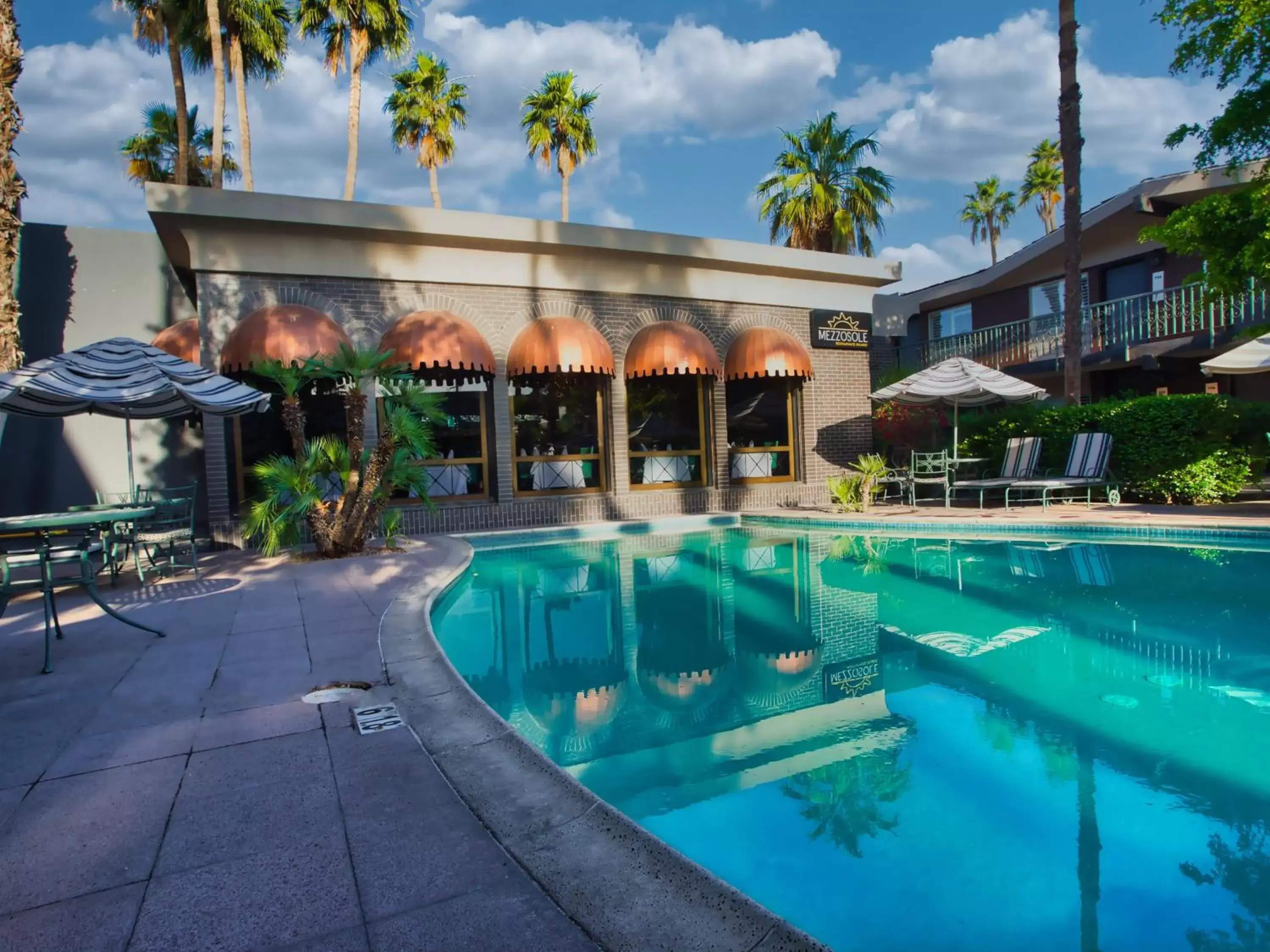 Swimming Pool in Hotel Lucerna Mexicali