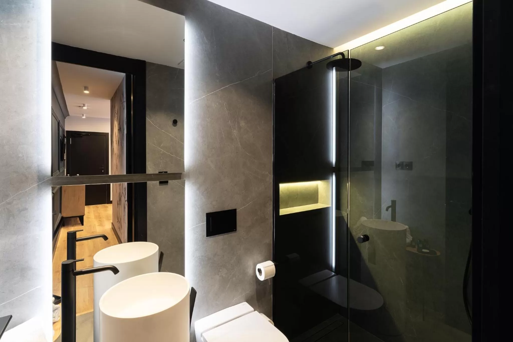 Shower in Mauro Suites