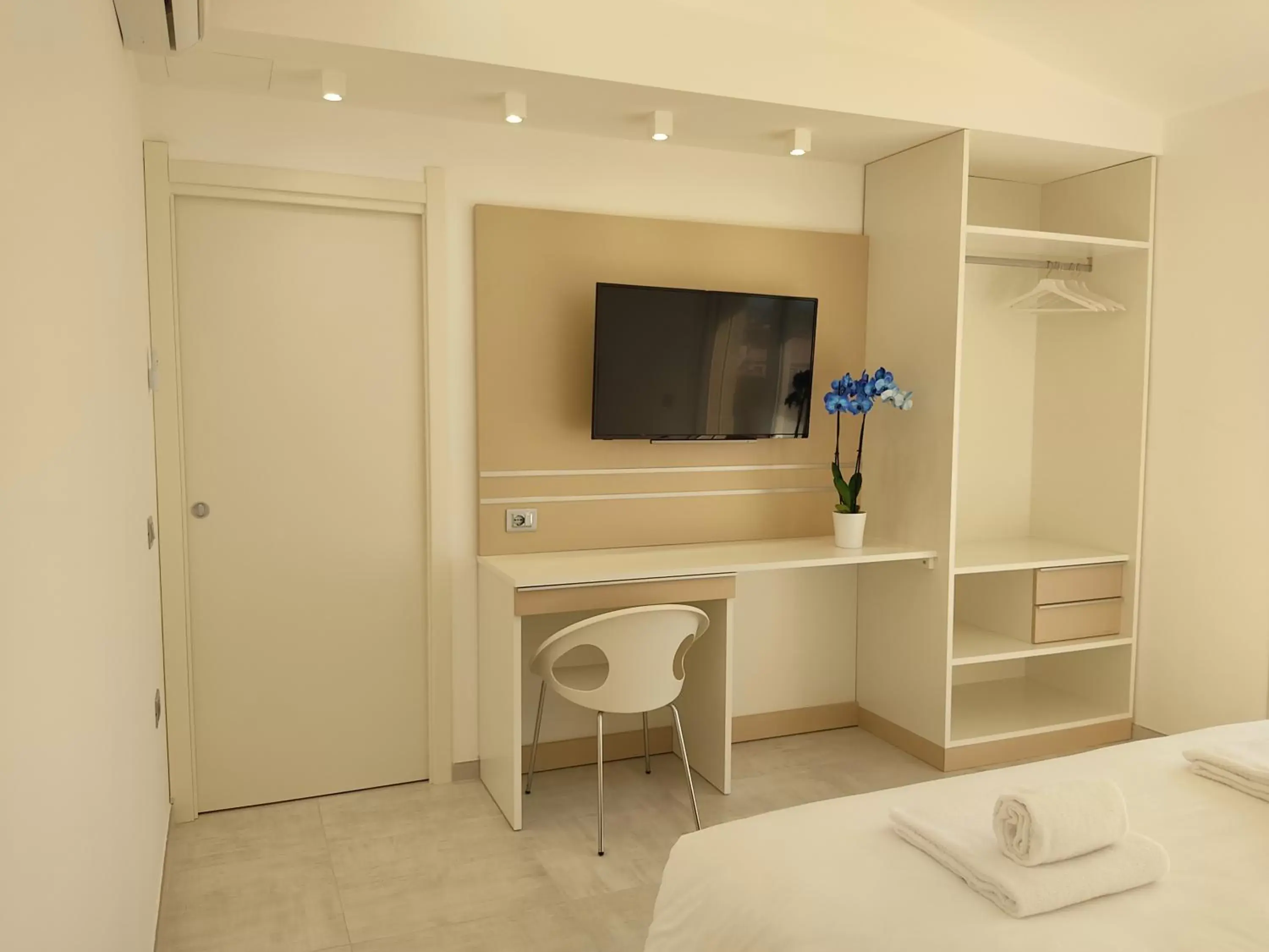Bedroom, TV/Entertainment Center in Bizantini Tropea