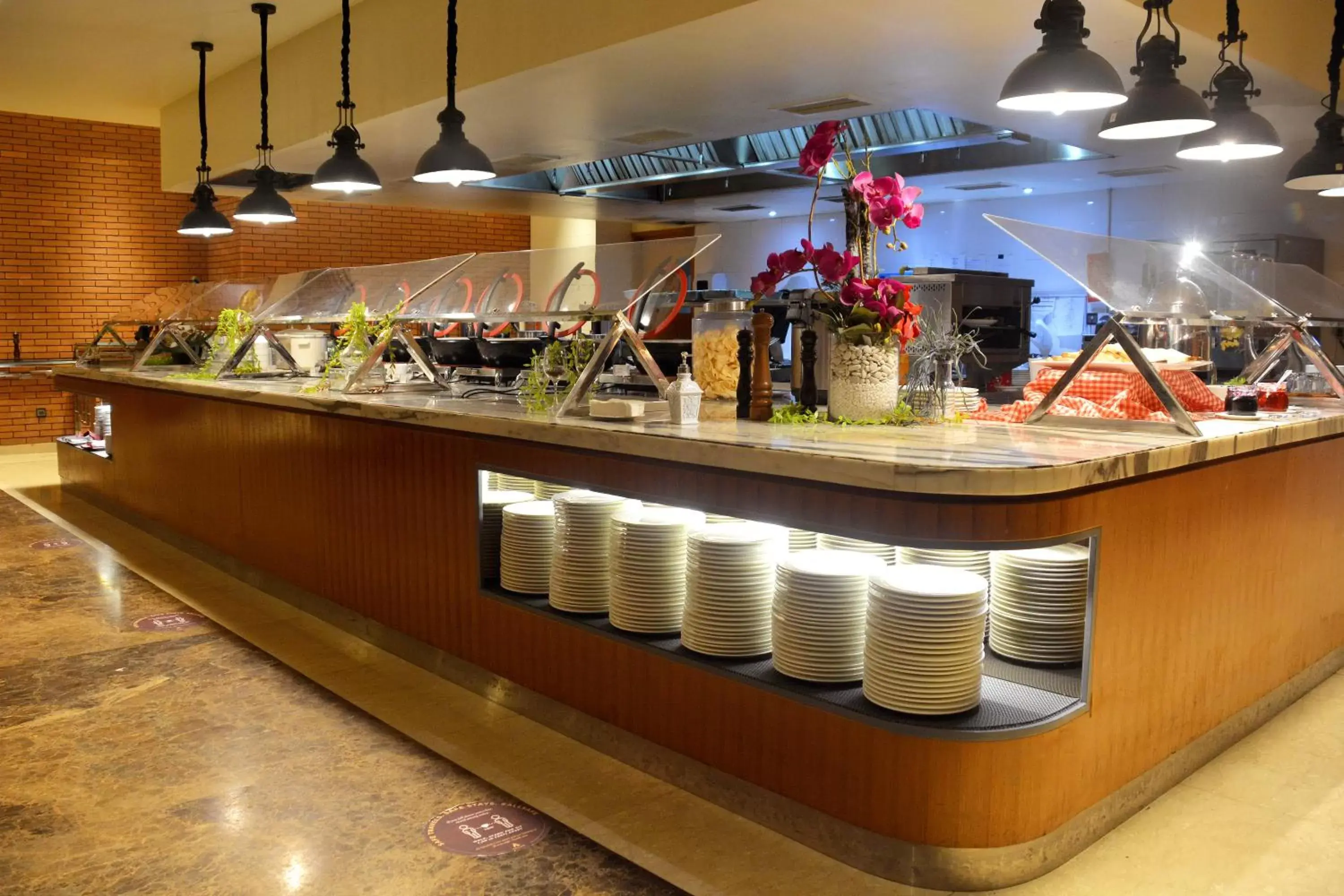 Restaurant/places to eat in Grand Mercure Medan Angkasa