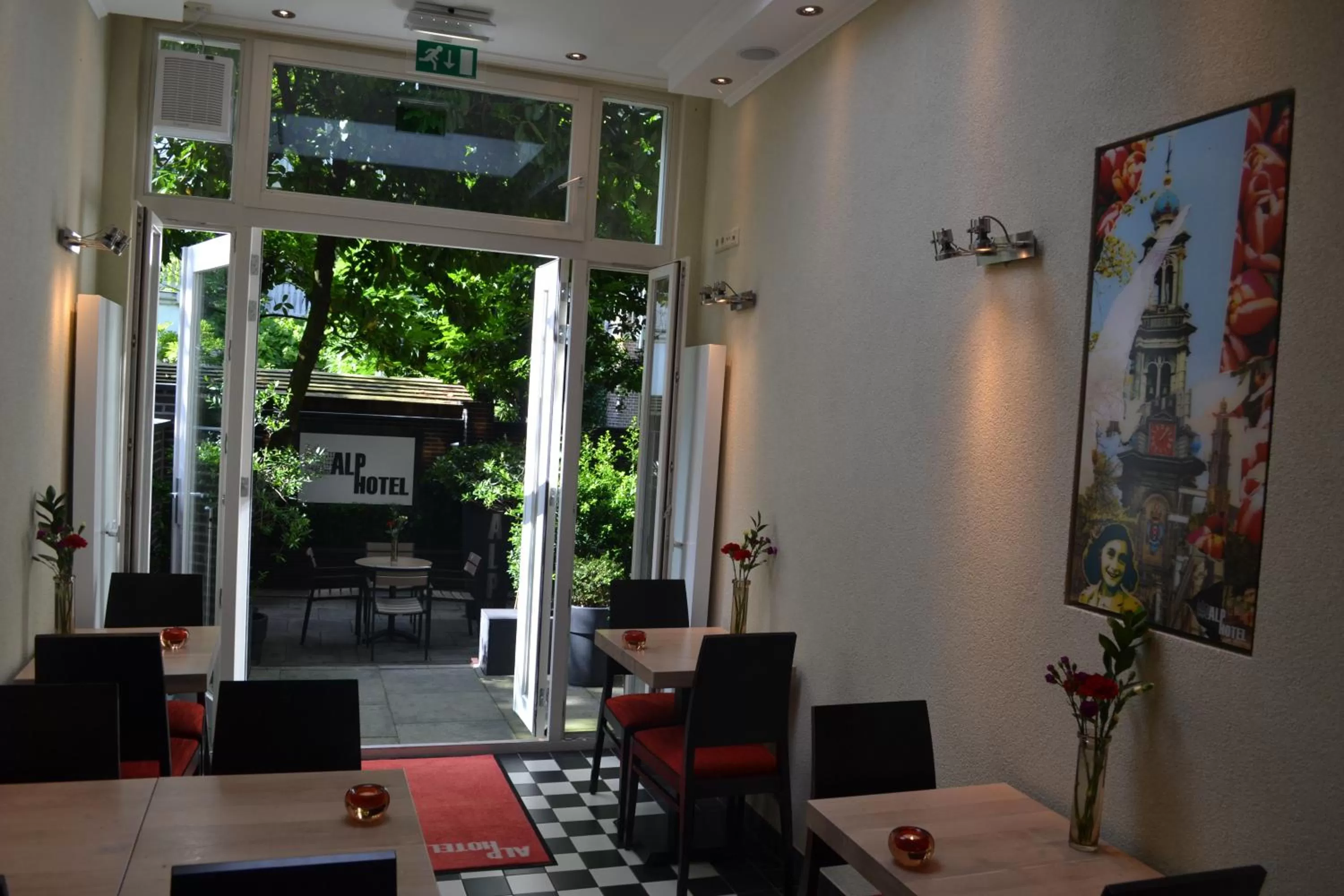 Restaurant/places to eat in Alp Hotel