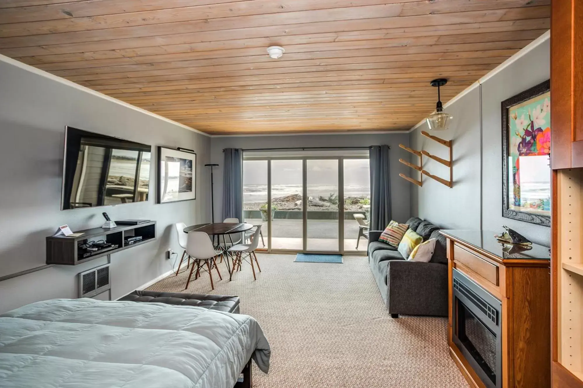 Seating Area in Lanai at the Cove