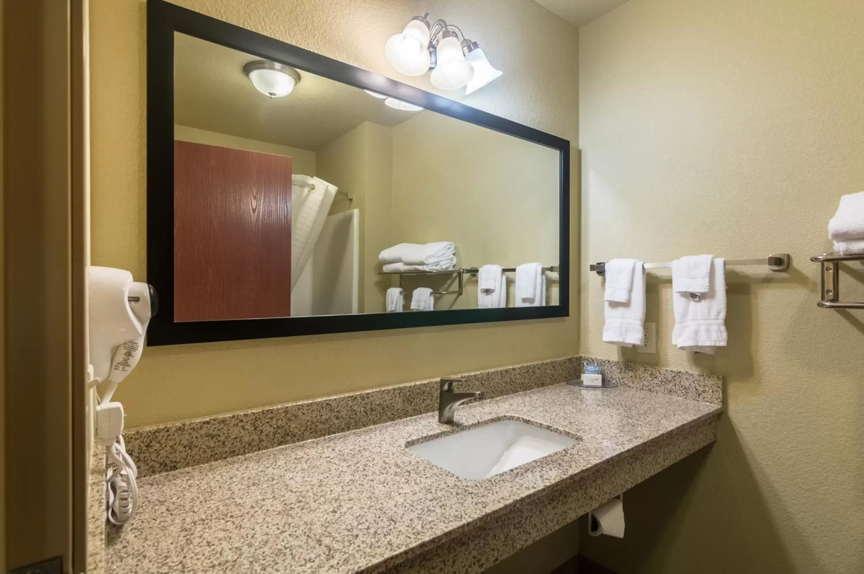 Bathroom in Cobblestone Inn & Suites - Lakin