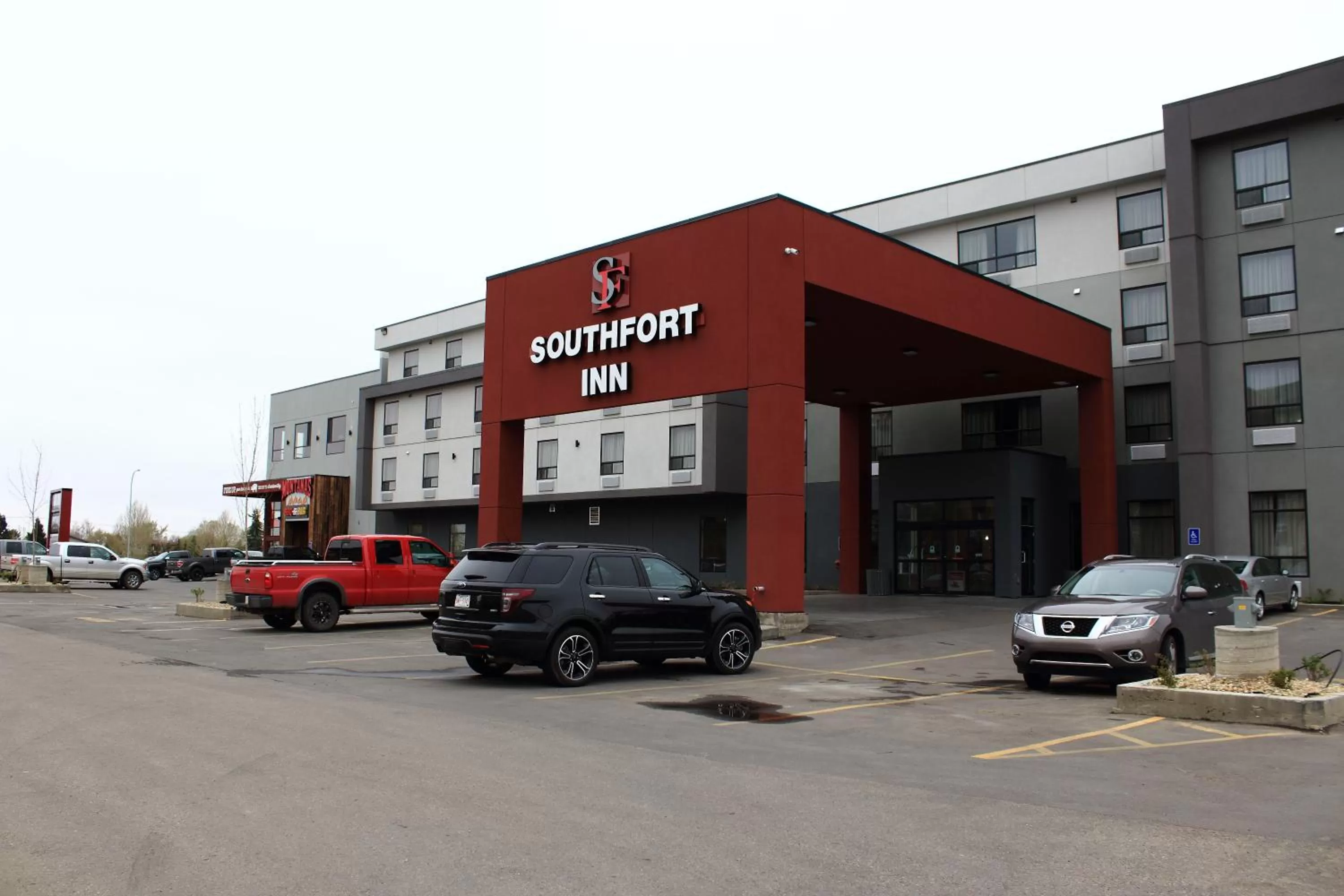 Property building in Southfort Inn