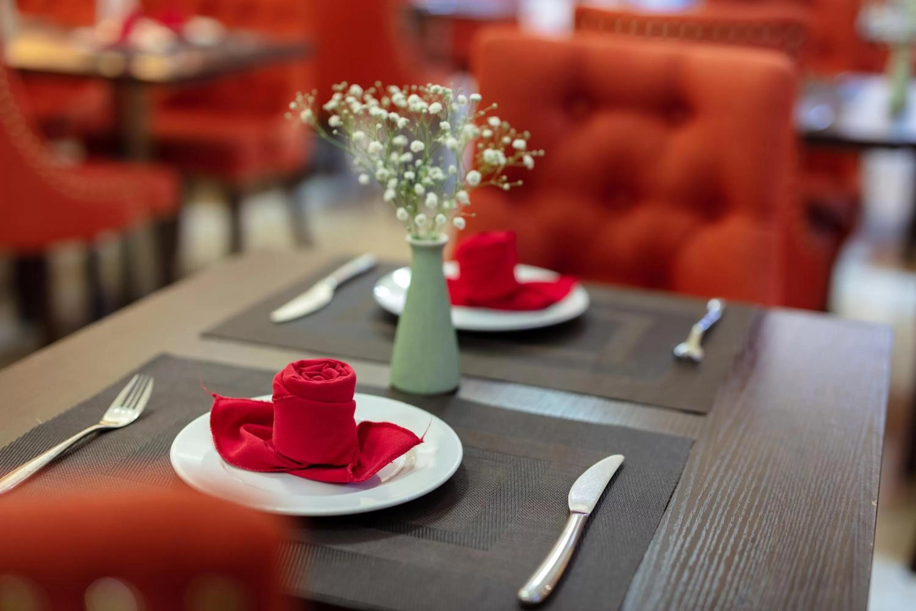 Restaurant/places to eat in Skylark Hotel