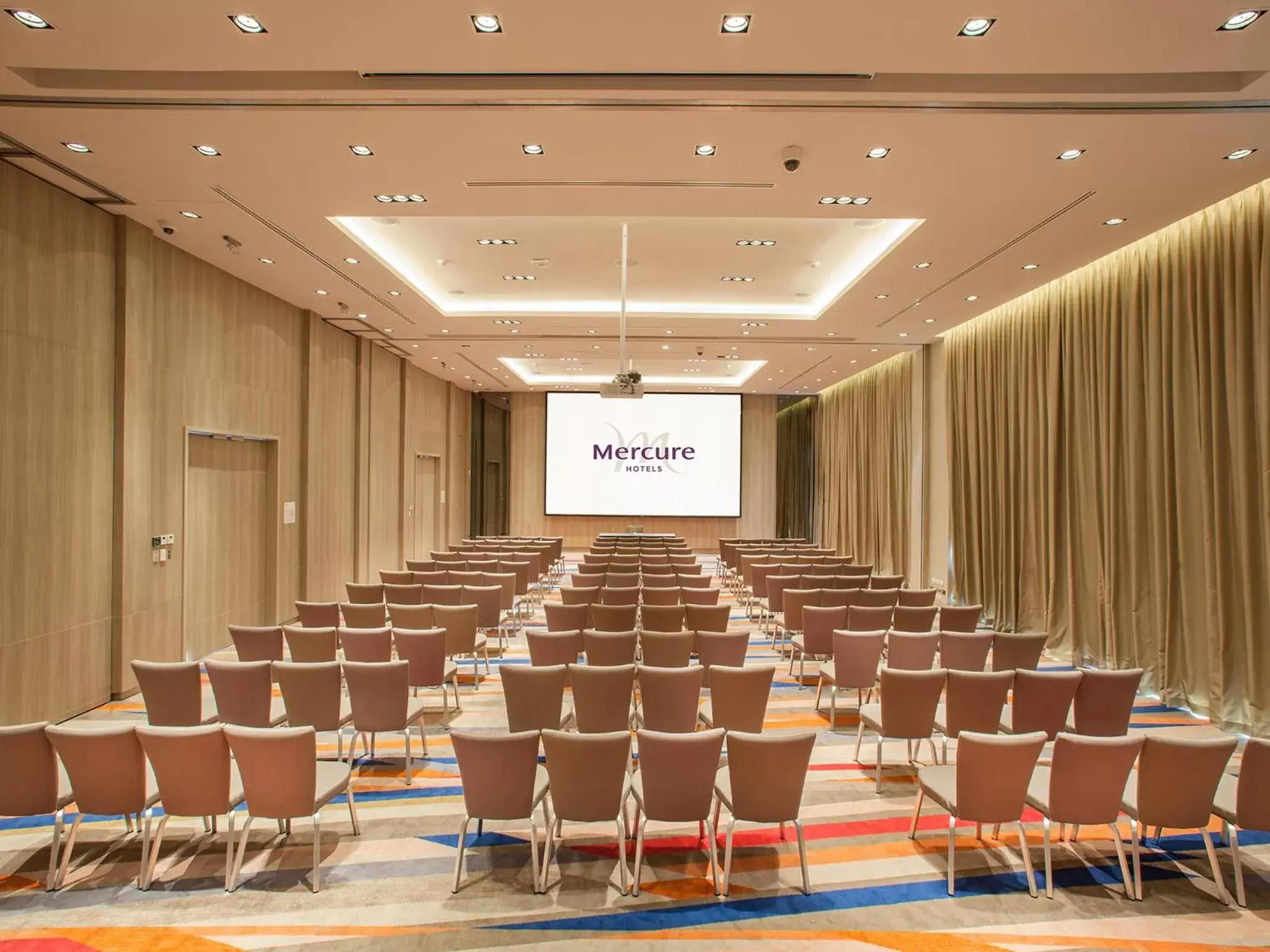 Meeting/conference room in Mercure Pattaya Ocean Resort