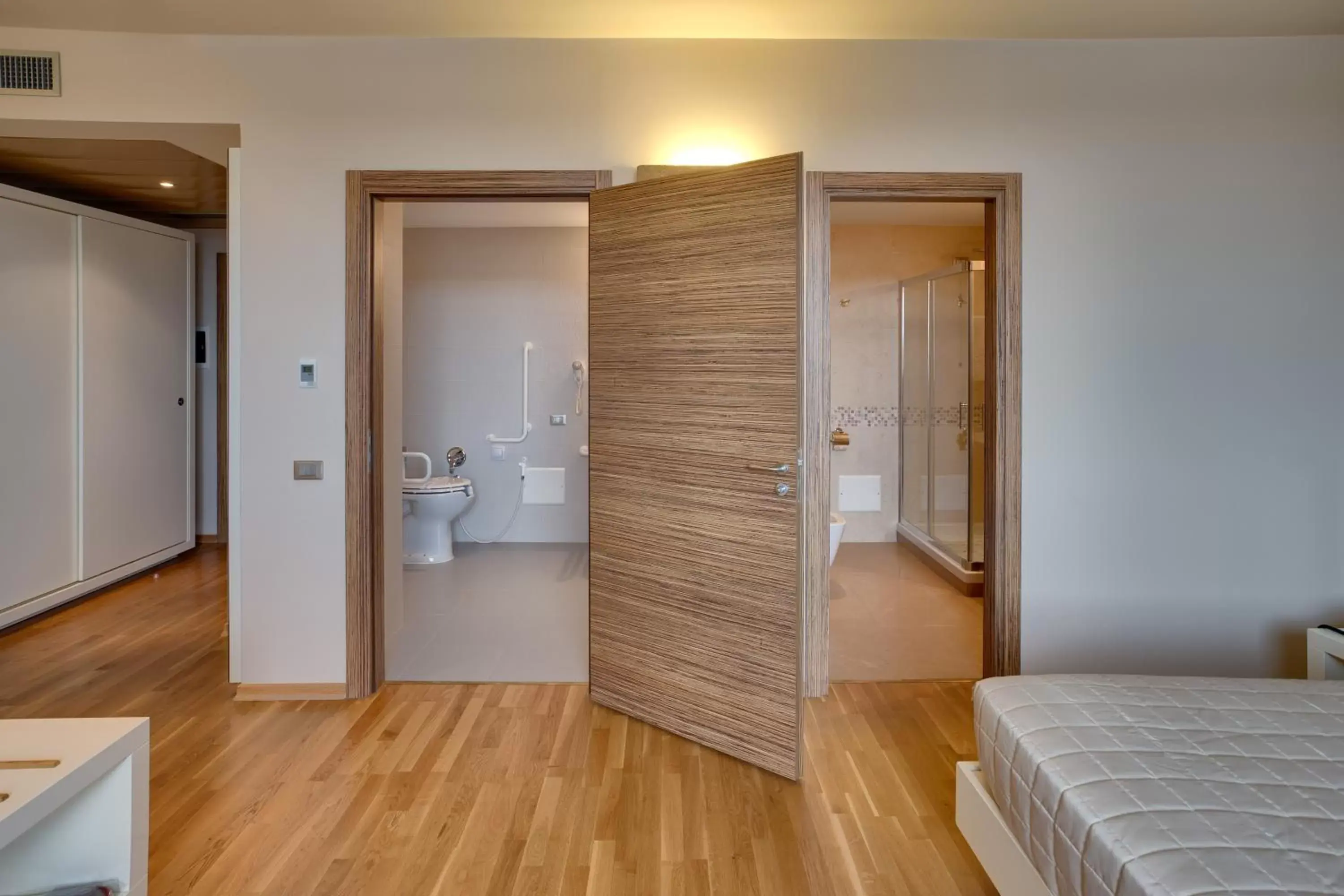 Bed, Bathroom in Best Western Plus Leone di Messapia Hotel & Conference