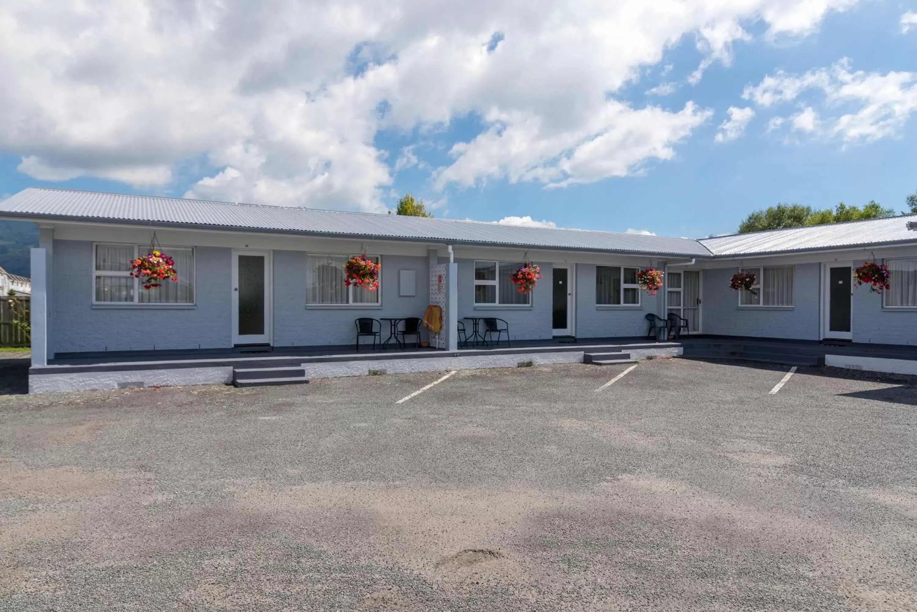 Property Building in Cleveland Thermal Motel